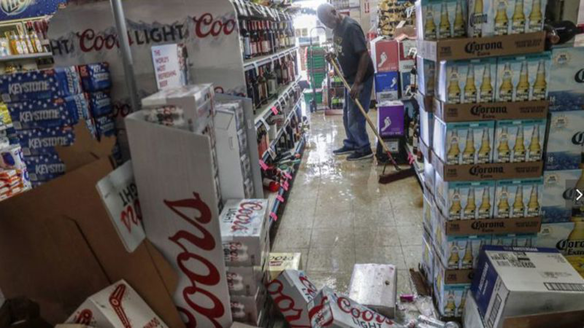 Cleanup continues at Eastridge Market in Ridgecrest, Calif., hours after a 6.4 magnitude earthquake shook the area. (Credit: Robert Gauthier / Los Angeles Times)