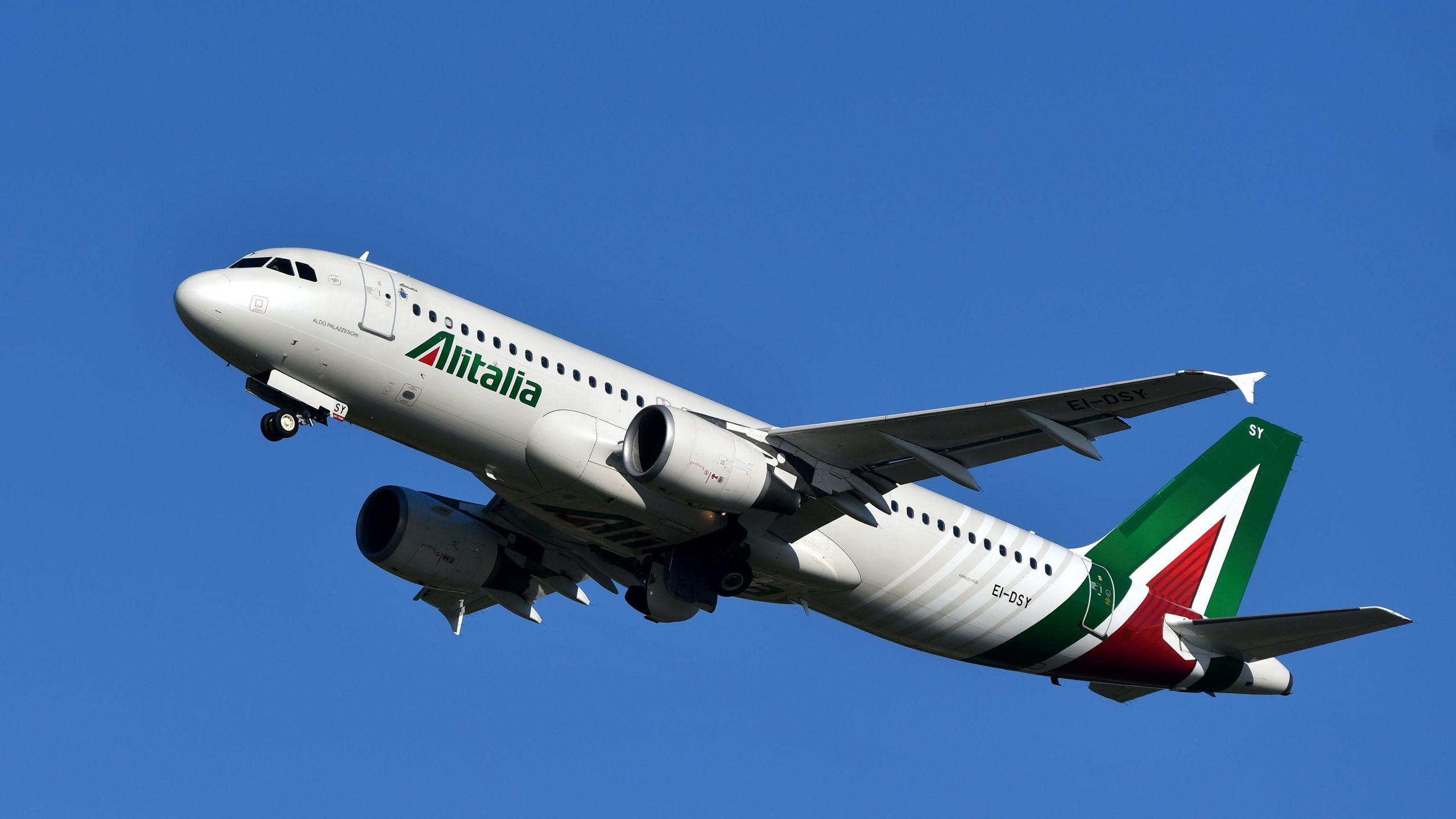 An Alitalia airline plane takes off from Rome's Fiumicino airport on May 31, 2019. (Credit: Alberto Pizzoli/AFP/Getty Images)