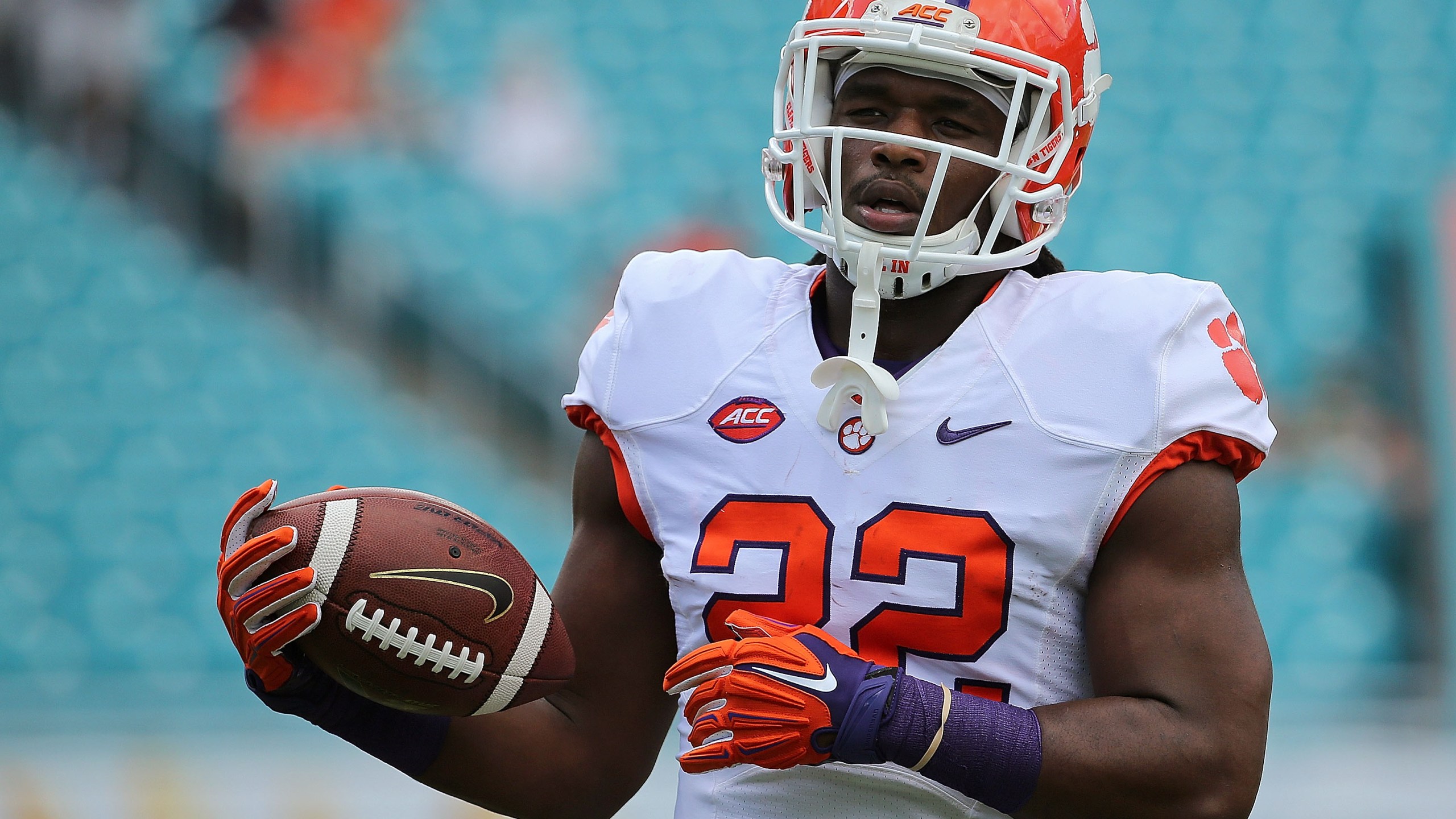 Tyshon Dye of the Clemson Tigers warms up during a game against the Miami Hurricanes at Sun Life Stadium on Oct. 24, 2015, in Miami Gardens, Florida. (Credit: Mike Ehrmann/Getty Images)