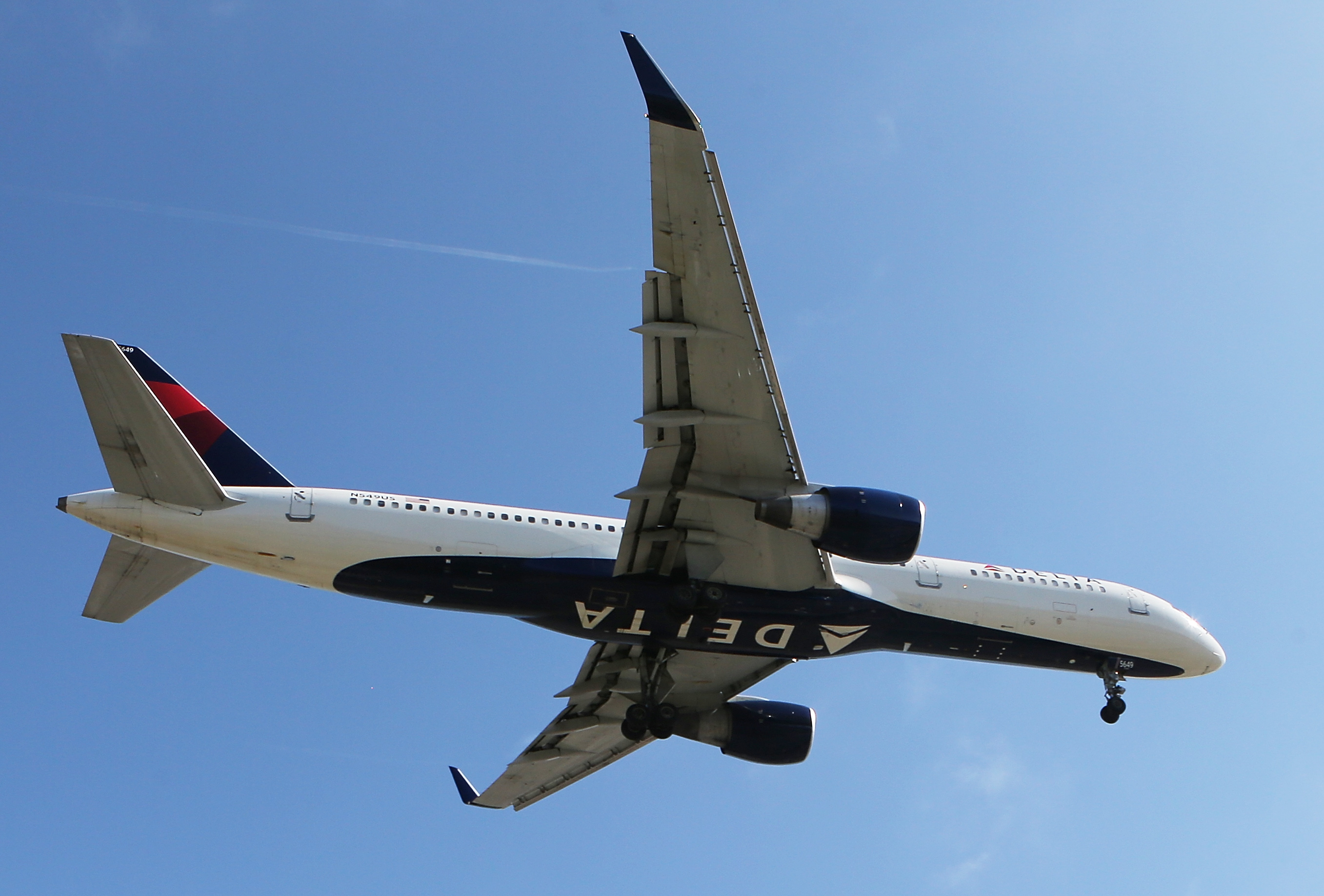 A Delta Air Lines plane lands at Los Angeles International Airport on July 12, 2018. (Credit: Mario Tama / Getty Images)