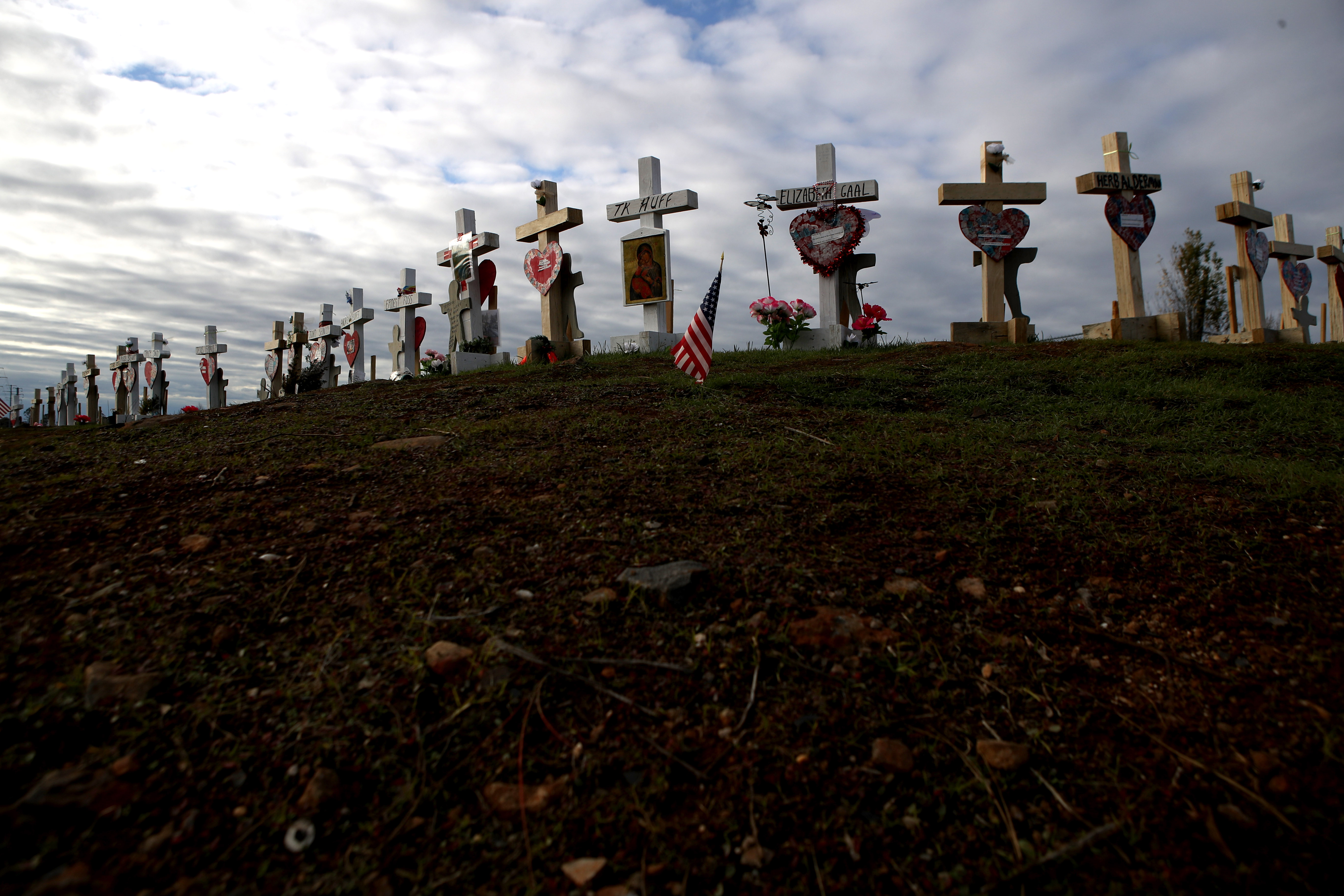 A memorial of wooden crosses line the side of a road in Paradise on Feb. 11, 2019, in honor of those who lost their lives during the Camp Fire. (Credit: Justin Sullivan / Getty Images)