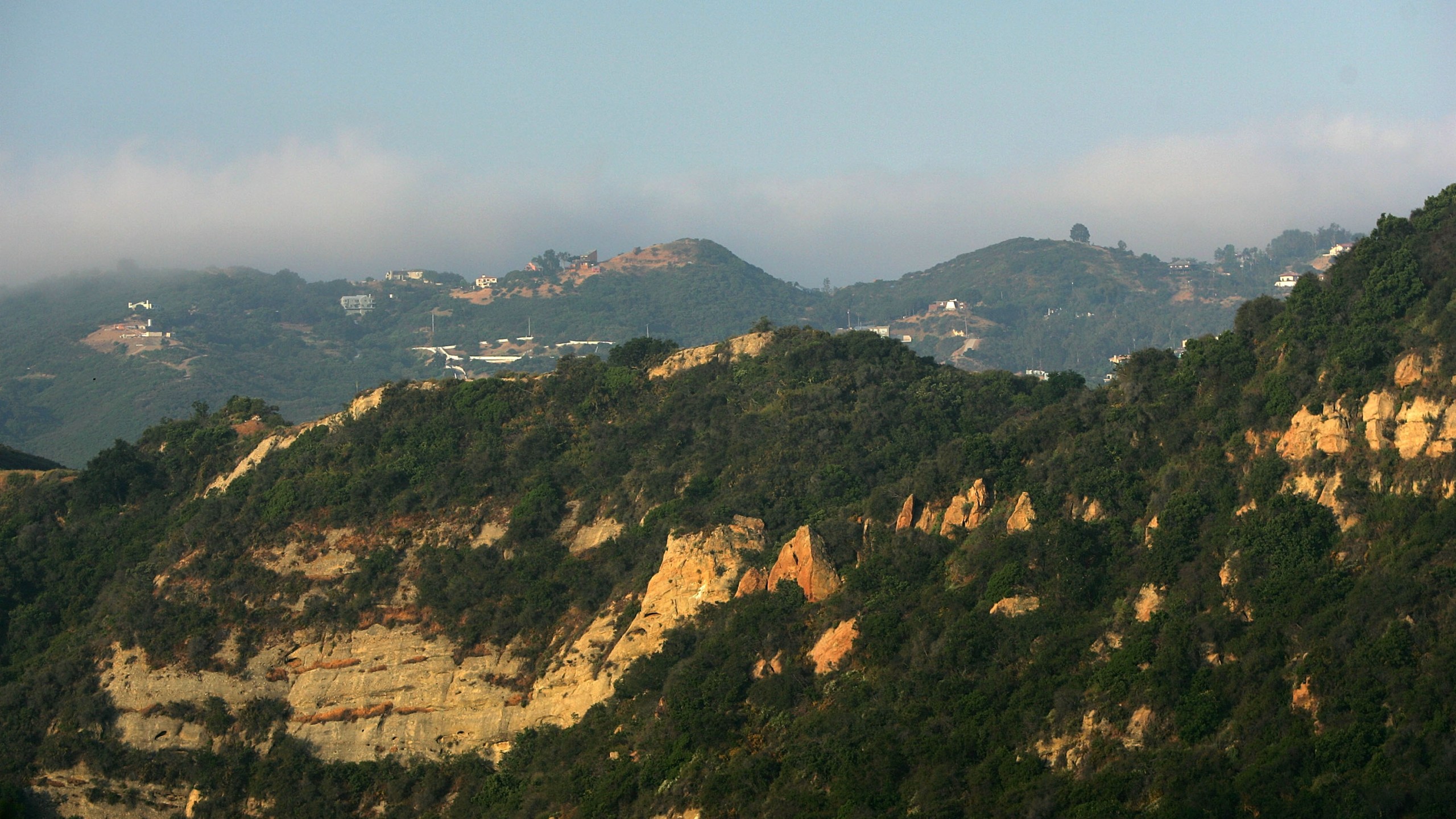 The hills above Santa Ynez Canyon in Topanga State Park are seen on May 21, 2008. (Credit: David McNew/Getty Images)