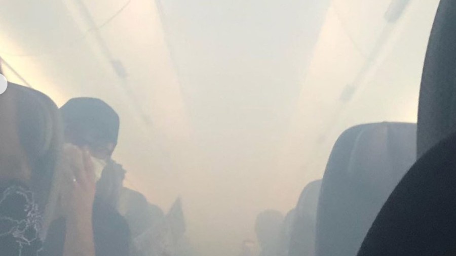 Smoke fills the cabin of a Hawaiian Airlines flight that landed in Honolulu on on Aug. 22, 2019. (Credit: Nani Blake via CNN)