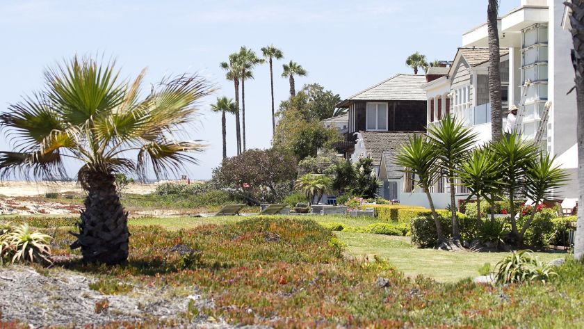 Properties with beach encroachments are seen on the Balboa Peninsula in 2016.(Credit: Don Leach / Daily Pilot via Los Angeles Times)