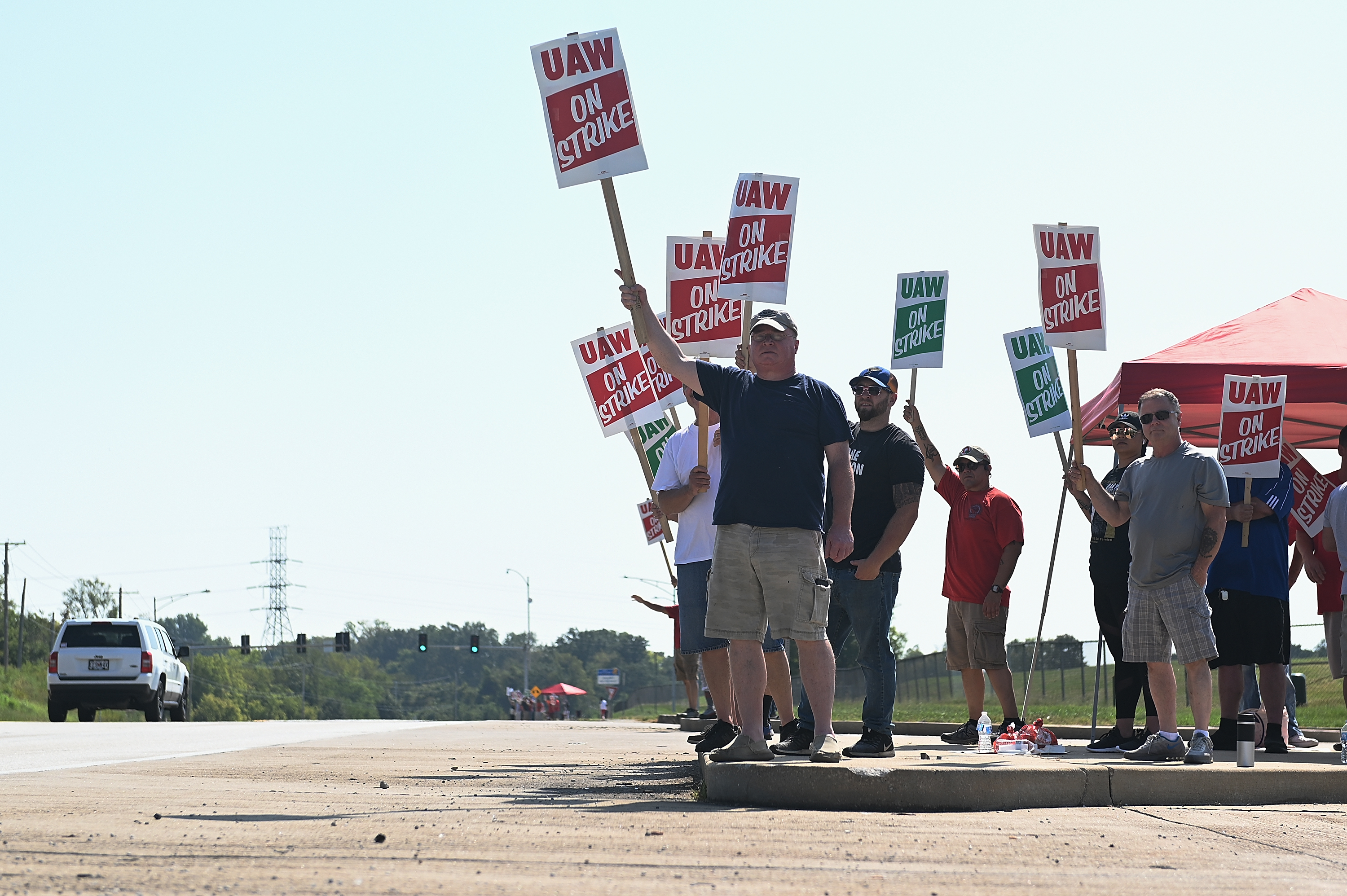 Members of the Local 2250 United Auto Workers Union picket outside the General Motors Assembly Plant on Sept. 16, 2019, in Wentzville, Missouri. (Credit: Michael B. Thomas/Getty Images)