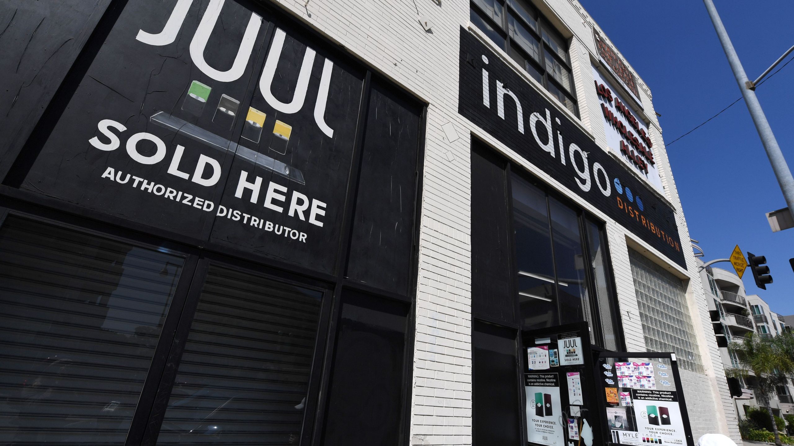 A sign advertises Juul vaping products in Los Angeles on Sept. 17, 2019. (Credit: ROBYN BECK/AFP/Getty Images)