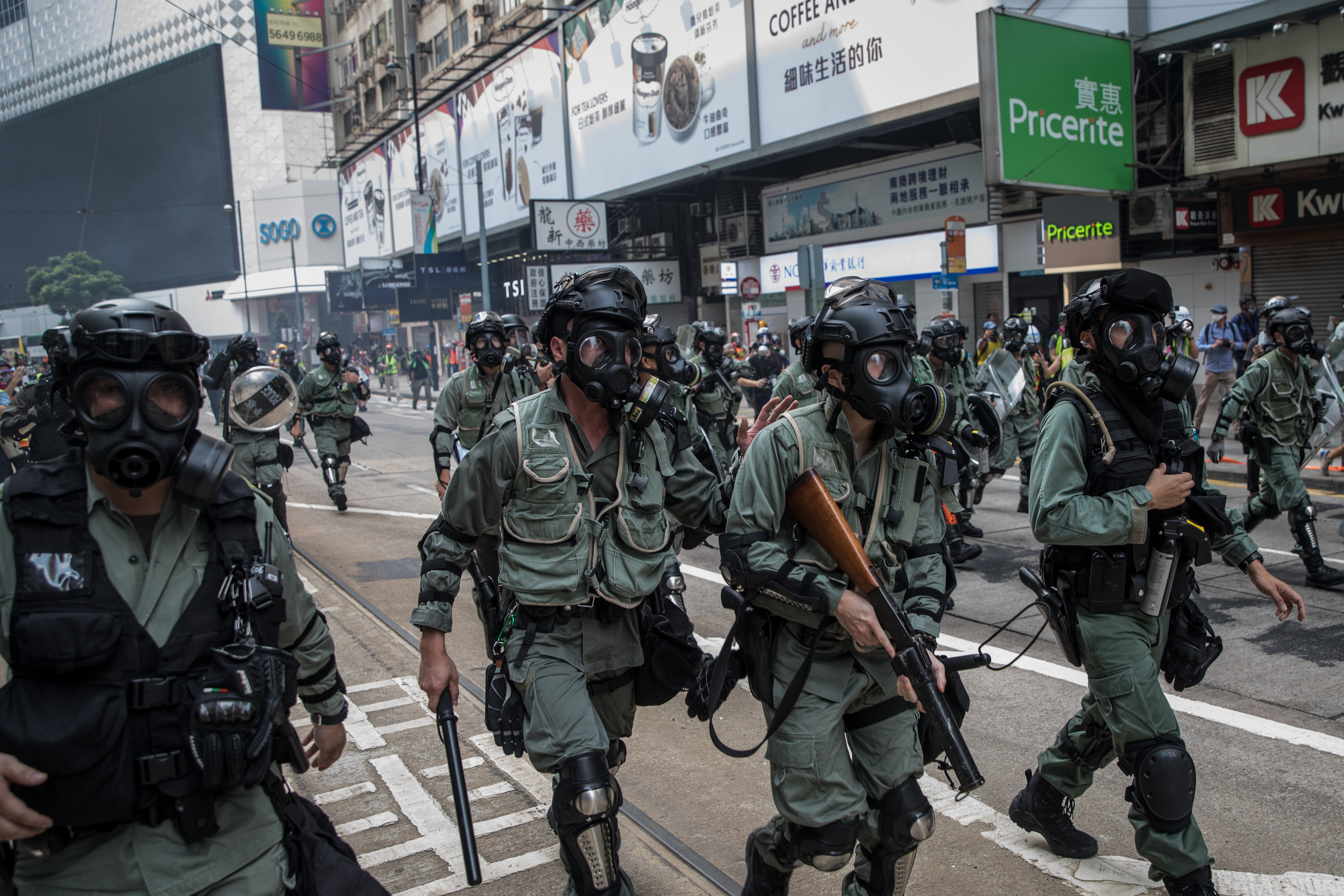 Police run down a street to disperse pro-democracy protesters ahead of a march on September 29, 2019 in Hong Kong, China. (Credit: Chris McGrath/Getty Images)