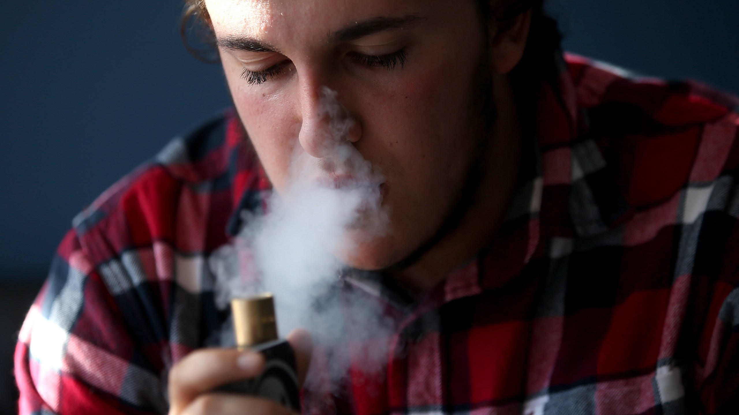 A man smokes an E-Cigarette on Jan. 28, 2015, in San Rafael, California. (Credit: Justin Sullivan/Getty Images)