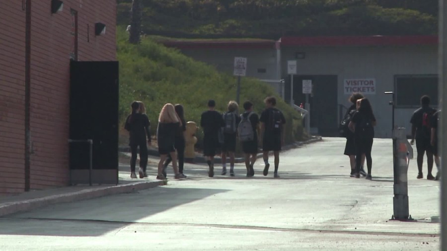 Students walk on campus at San Clemente High School on Sept. 16, 2019. (Credit: KTLA)