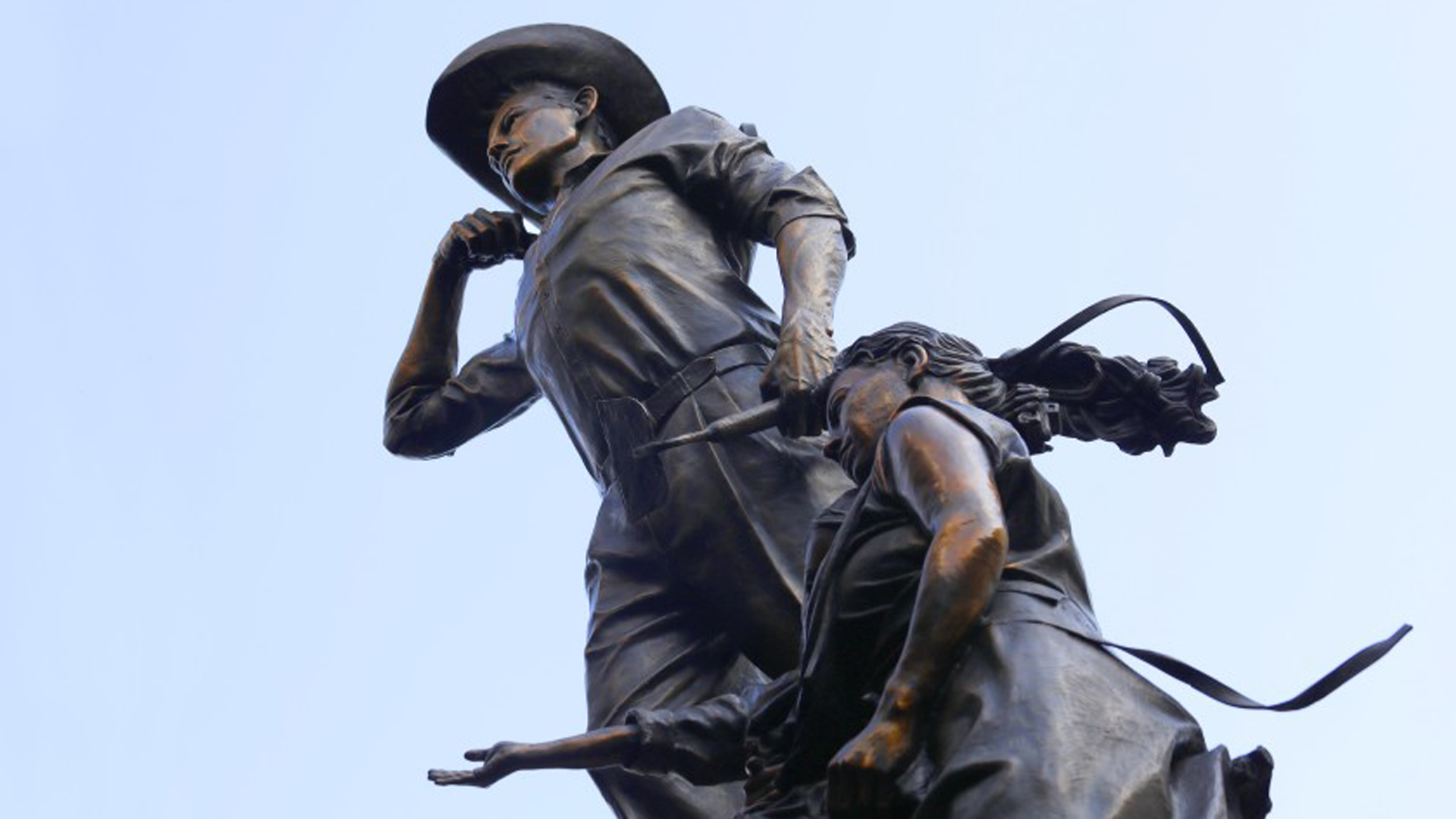 The Bracero Monument, a sculpture by Dan Medina that stands in Migrant’s Bend Plaza in downtown Los Angeles, pays tribute to the Mexican workers who temporarily migrated to the U.S. during and after World War II to help fill labor shortages. (Credit: Carolyn Cole / Los Angeles Times)