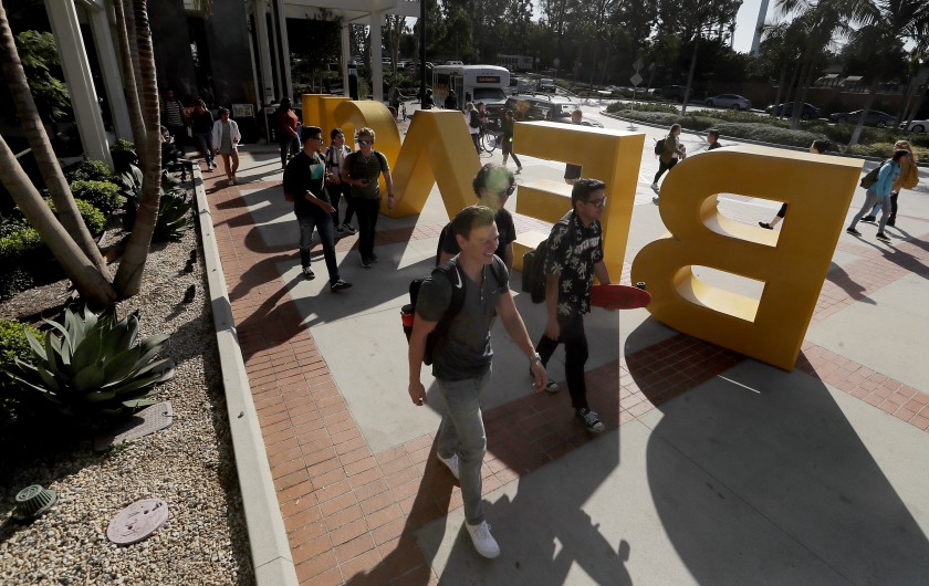 Students head to class at California State University Long Beach in this undated photo. (Luis Sinco / Los Angeles Times)