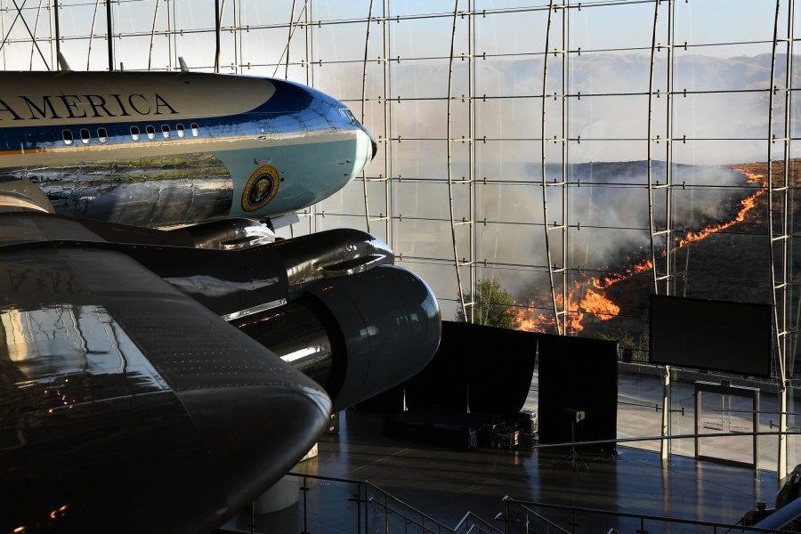 President Ronald Reagan’s Air Force One sits on display at the Reagan Library as the Easy Fire burns nearby hills in Simi Valley on Oct. 30, 2019. (Credit: Wally Skalij / Los Angeles Times)