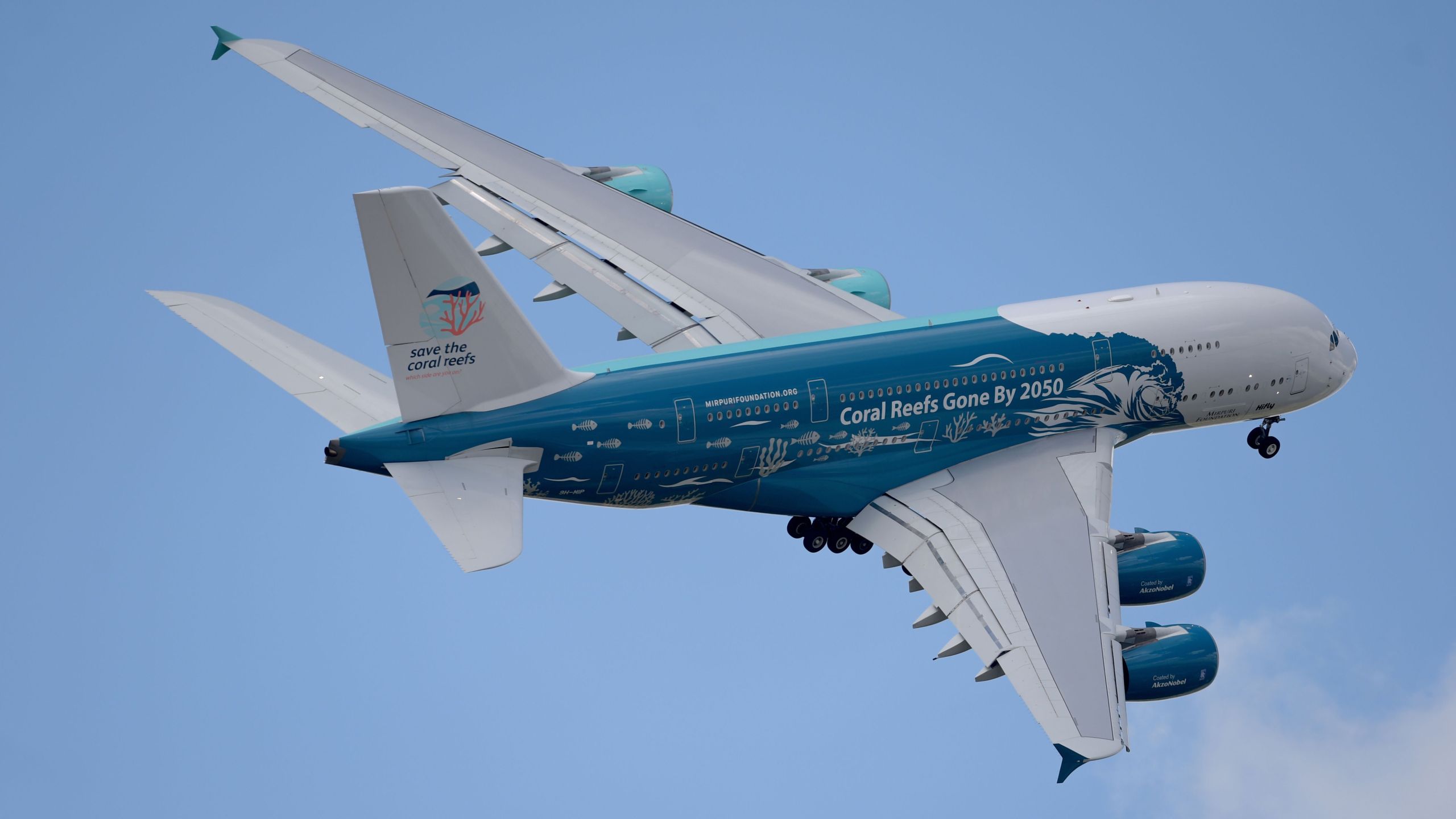 An Airbus A380 performs its flying display on the first public day of the International Paris Air Show on June 21 , 2019 at Le Bourget Airport. (Credit: ERIC PIERMONT/AFP/Getty Images)