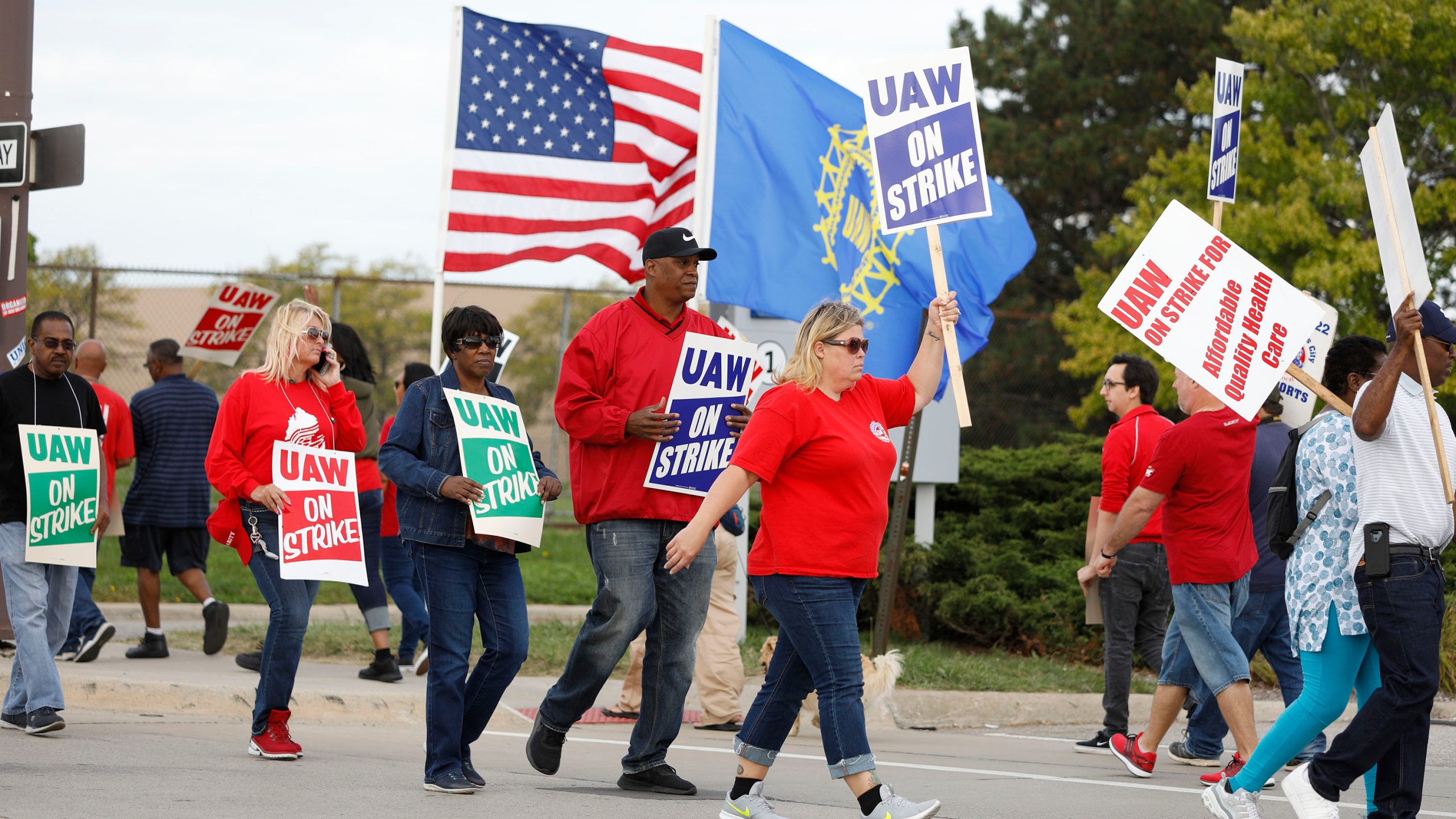 Striking United Auto Workers (UAW) union members picket at the General Motors Detroit-Hamtramck Assembly Plant on Sept. 25, 2019, in Detroit, Mich. (Credit: Bill Pugliano/Getty Images)