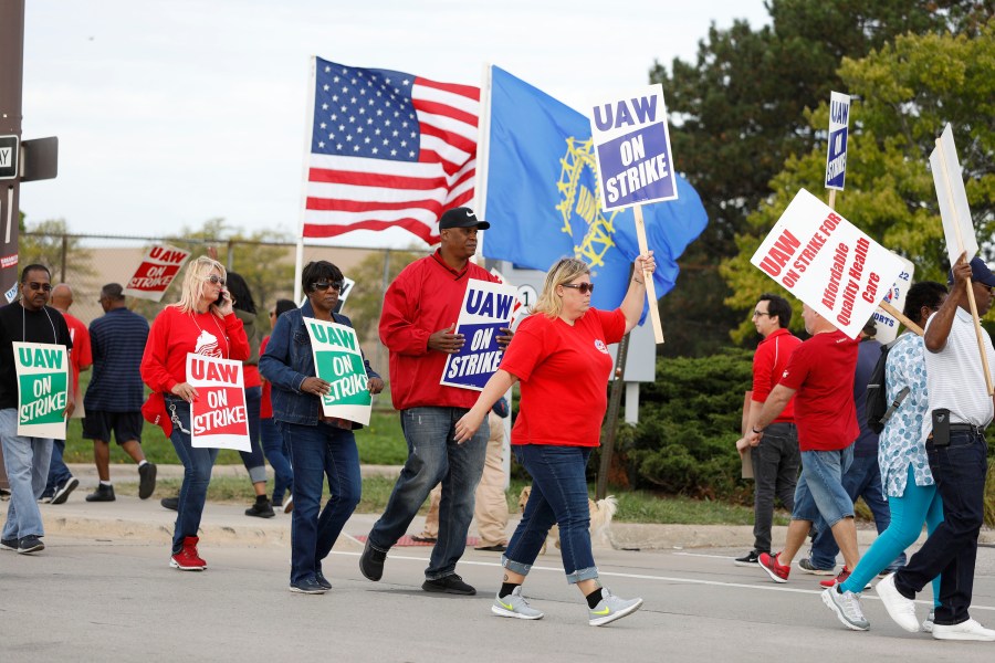 Striking United Auto Workers (UAW) union members picket at the General Motors Detroit-Hamtramck Assembly Plant on Sept. 25, 2019, in Detroit, Mich. (Credit: Bill Pugliano/Getty Images)