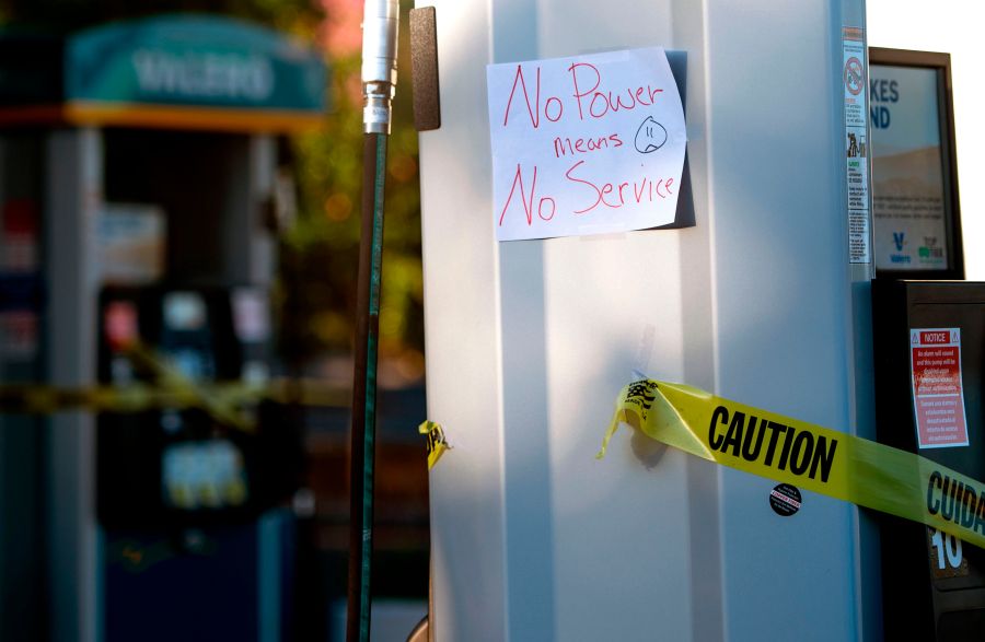 A Valero gas station sits vacant after power was shut down as part of a statewide blackout in Santa Rosa, California on Oct. 10, 2019. (Credit: Josh Edelson/AFP via Getty Images)