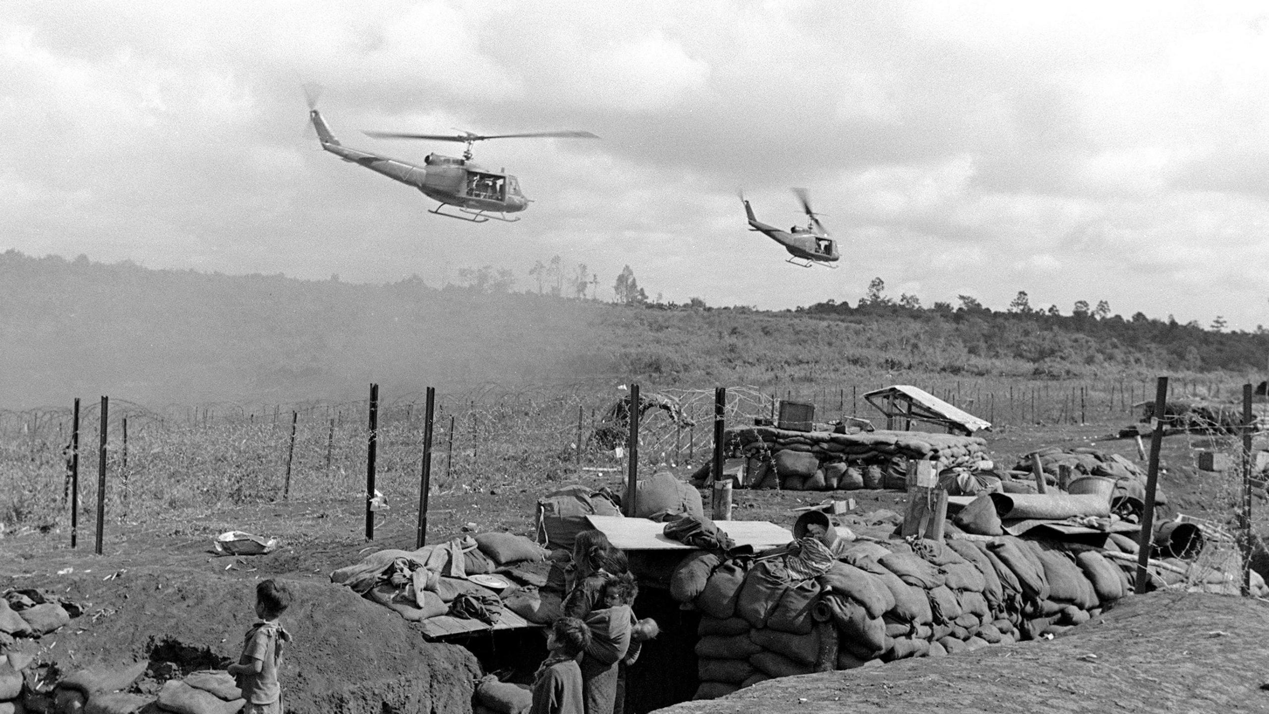 Watch helicopters arriving at an American camp in Plei Me, south Vietnam in Nov. 1, 1965. (Credit: AFP via Getty Images)