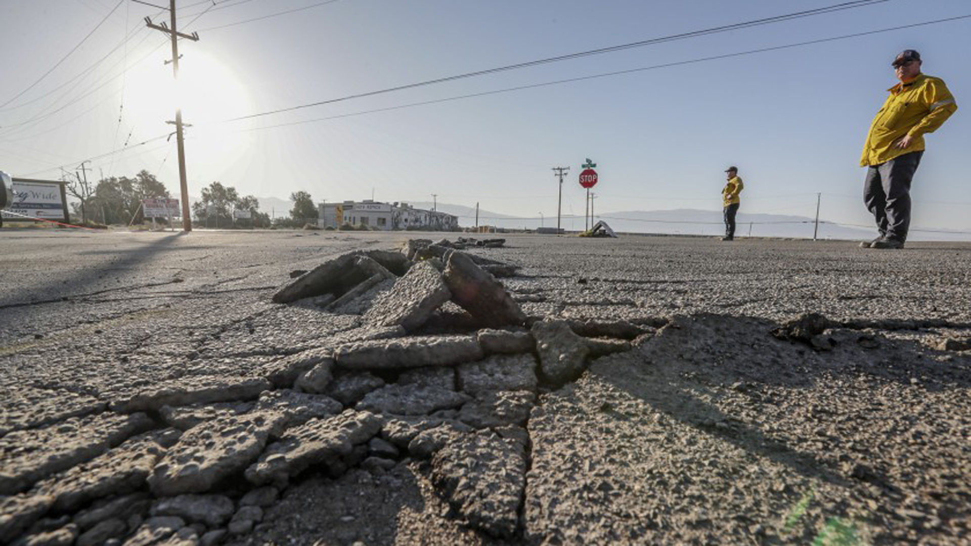 Buckled asphalt in a parking lot in Argus, after the Ridgecrest earthquakes in July.(Credit: Robert Gauthier / Los Angeles Times)