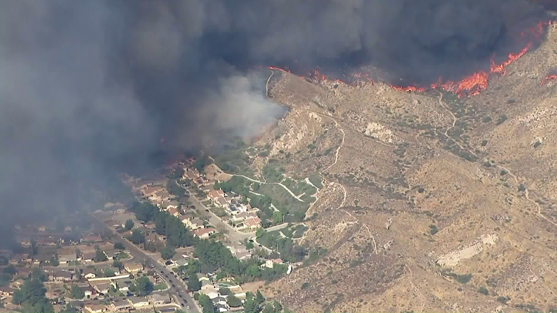 The Tick Fire threatened homes in Agua Dulce and Canyon Country on Oct. 24, 2019. (Credit: KTLA)