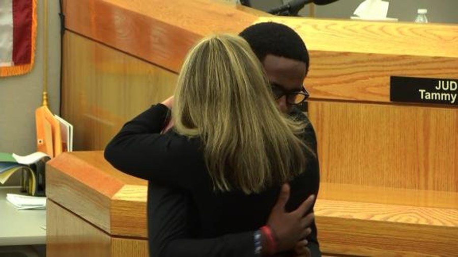 After a jury sentenced former Dallas Police Officer Amber Guyger to 10 years in prison for the murder of Botham Jean, his brother gave her a hug after giving a statement on Oct. 2, 2019. (Credit: KTVT)