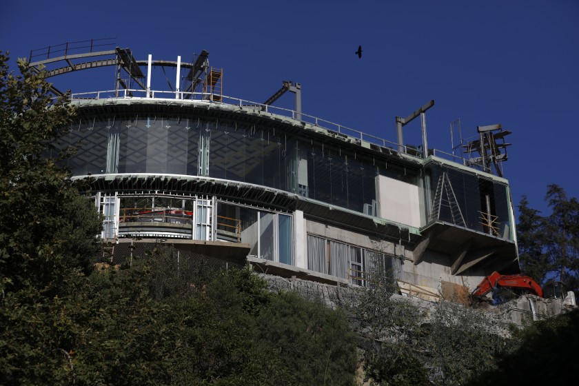 The unfinished mansion on Strada Vecchia Road in Bel-Air, shown in an August 2019 photo.(Credit: Francine Orr/ Los Angeles Times)