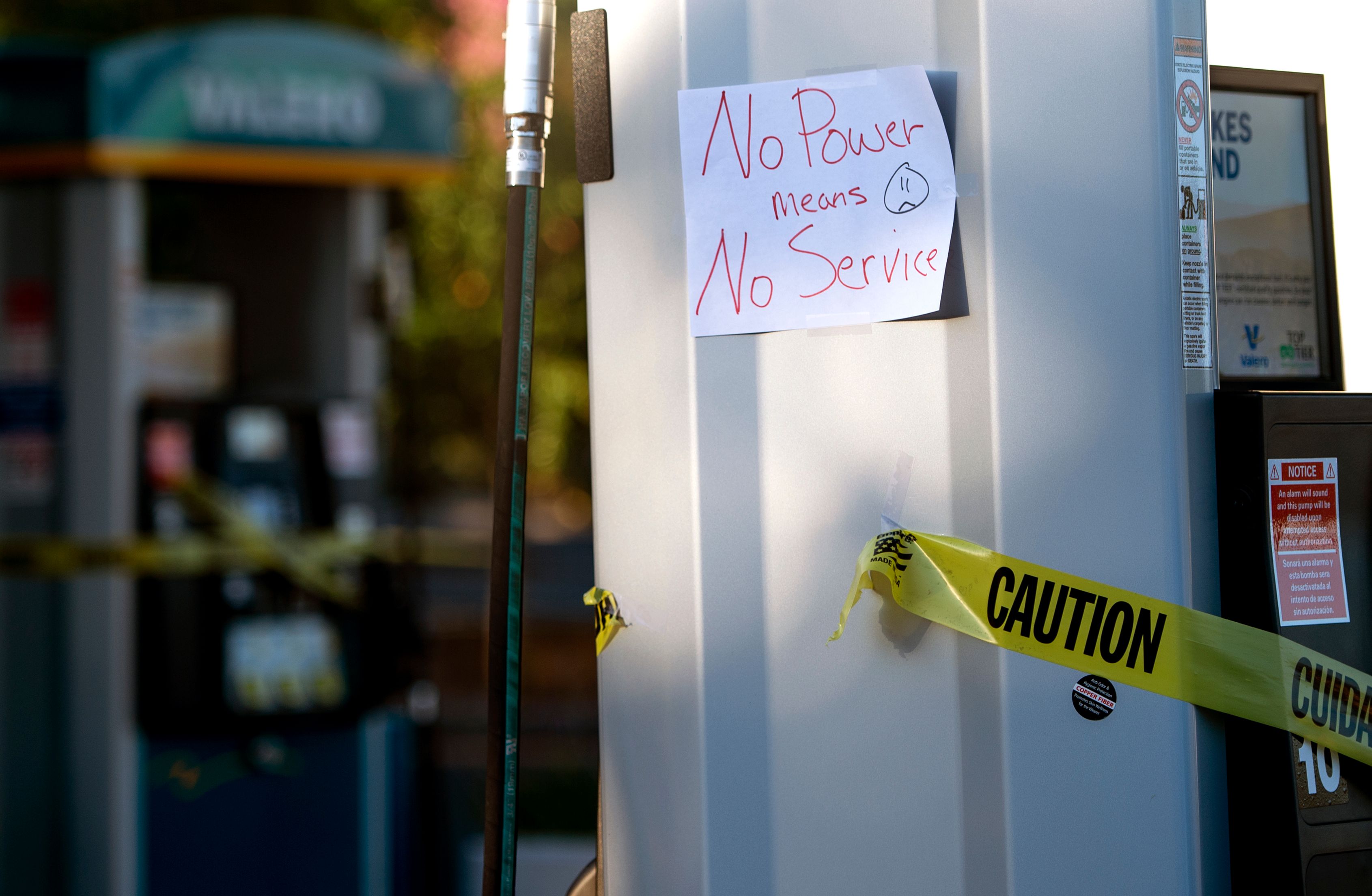 A Valero gas station sits vacant after power was shut down as part of a statewide blackout in Santa Rosa on Oct. 10, 2019. (Credit: JOSH EDELSON/AFP via Getty Images)