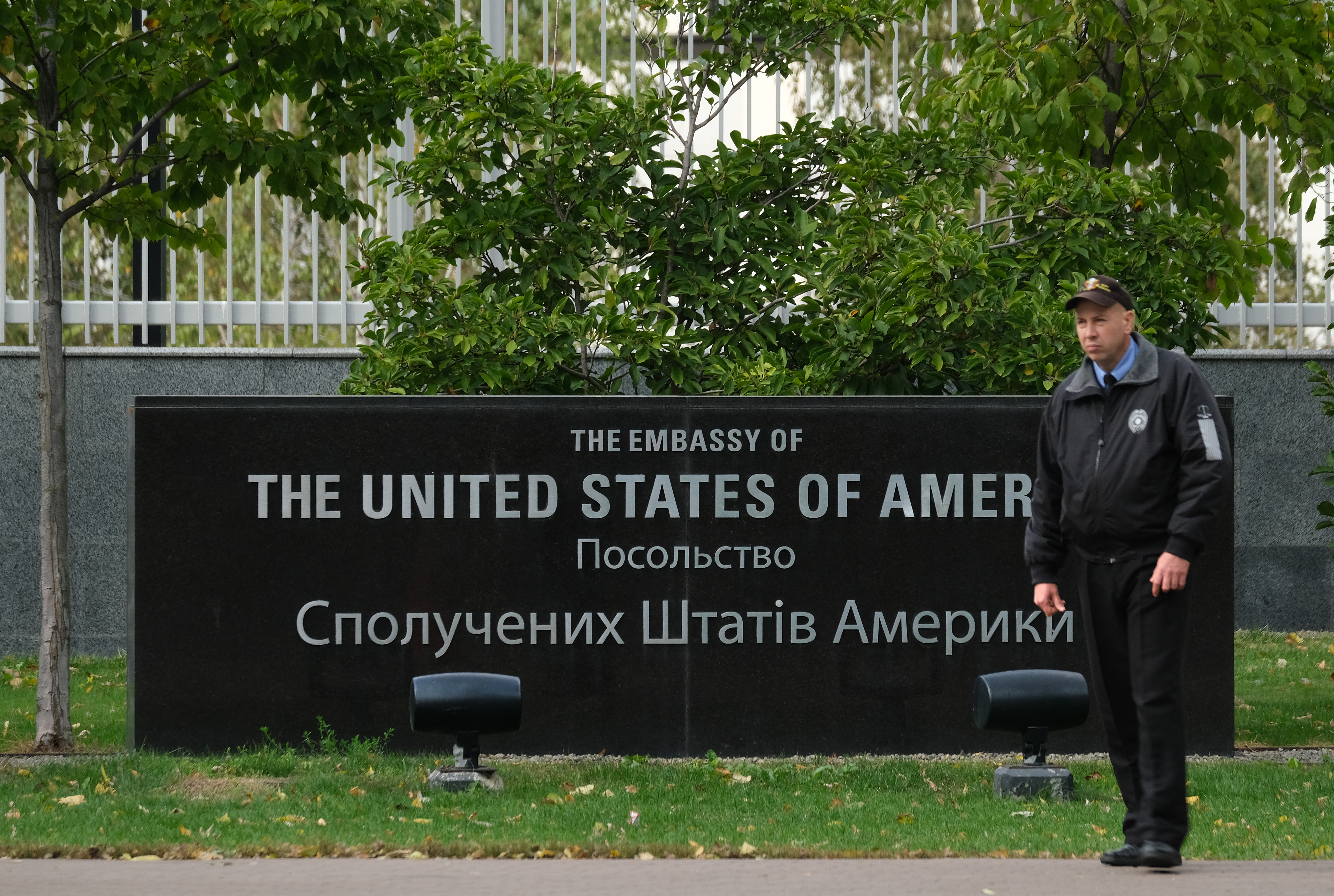 A security guard stands outside the embassy of the United States of America on Oct. 1, 2019 in Kiev, Ukraine. (Credit: Sean Gallup/Getty Images)