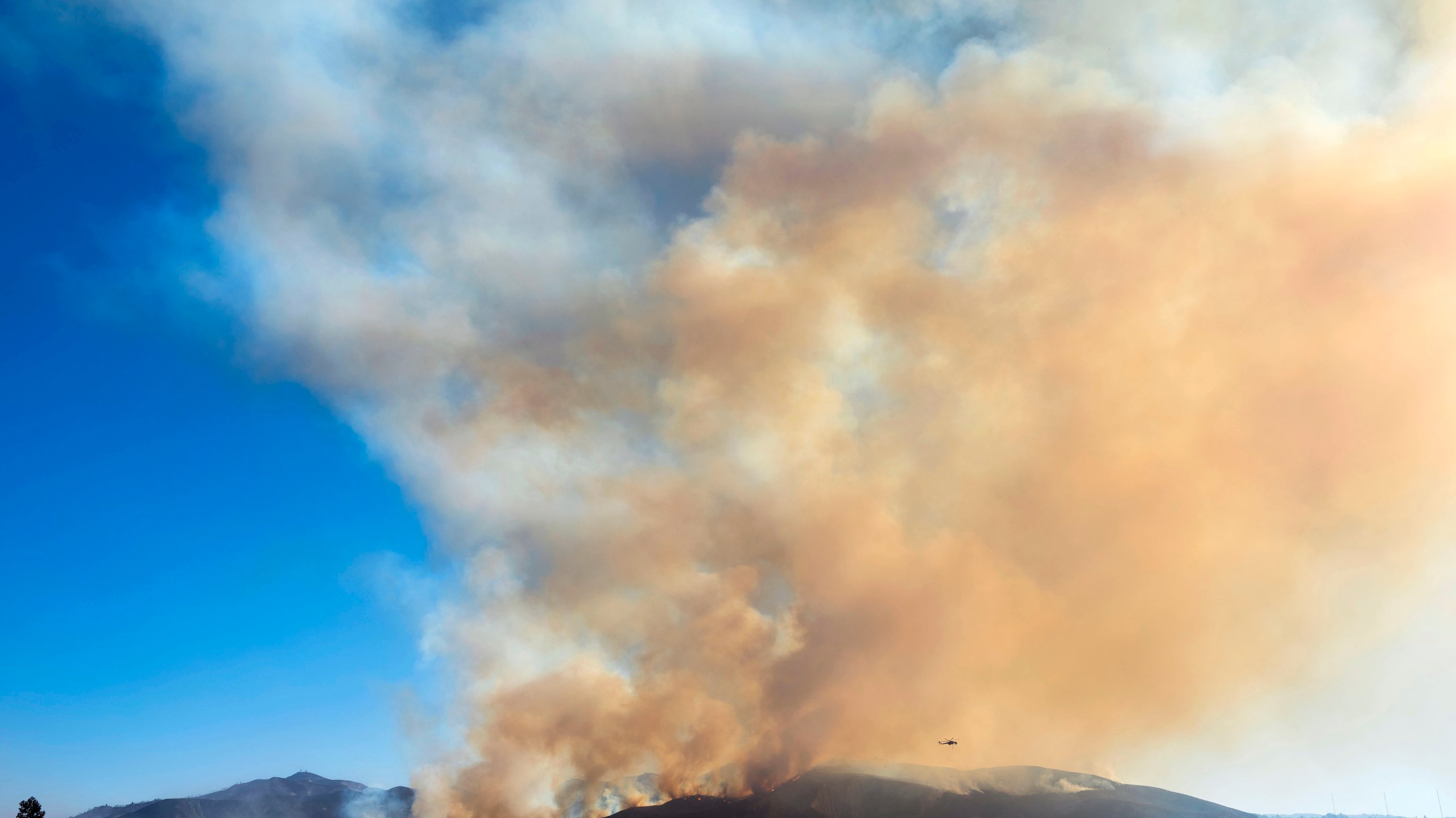 The Maria Fire is seen burning in the hills above the town of Santa Paula Oct. 31, 2019. in Ventura, California. (Credit: Brent Stirton/Getty Images)