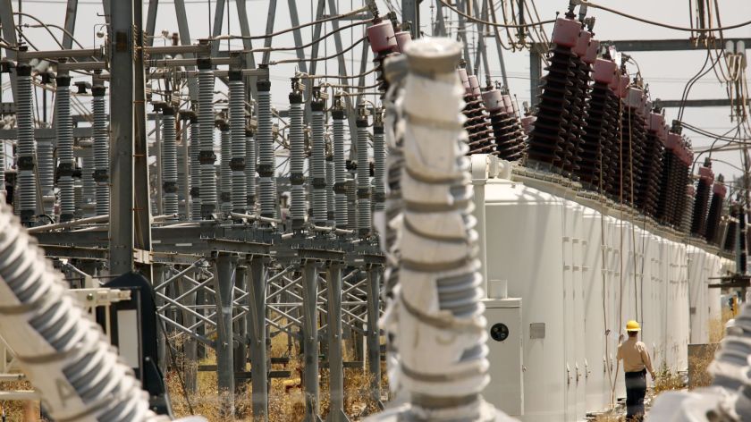 An L.A. Department of Water and Power employee checks on transformers in Northridge in 2017. (Credit: Genaro Molina / Los Angeles Times)