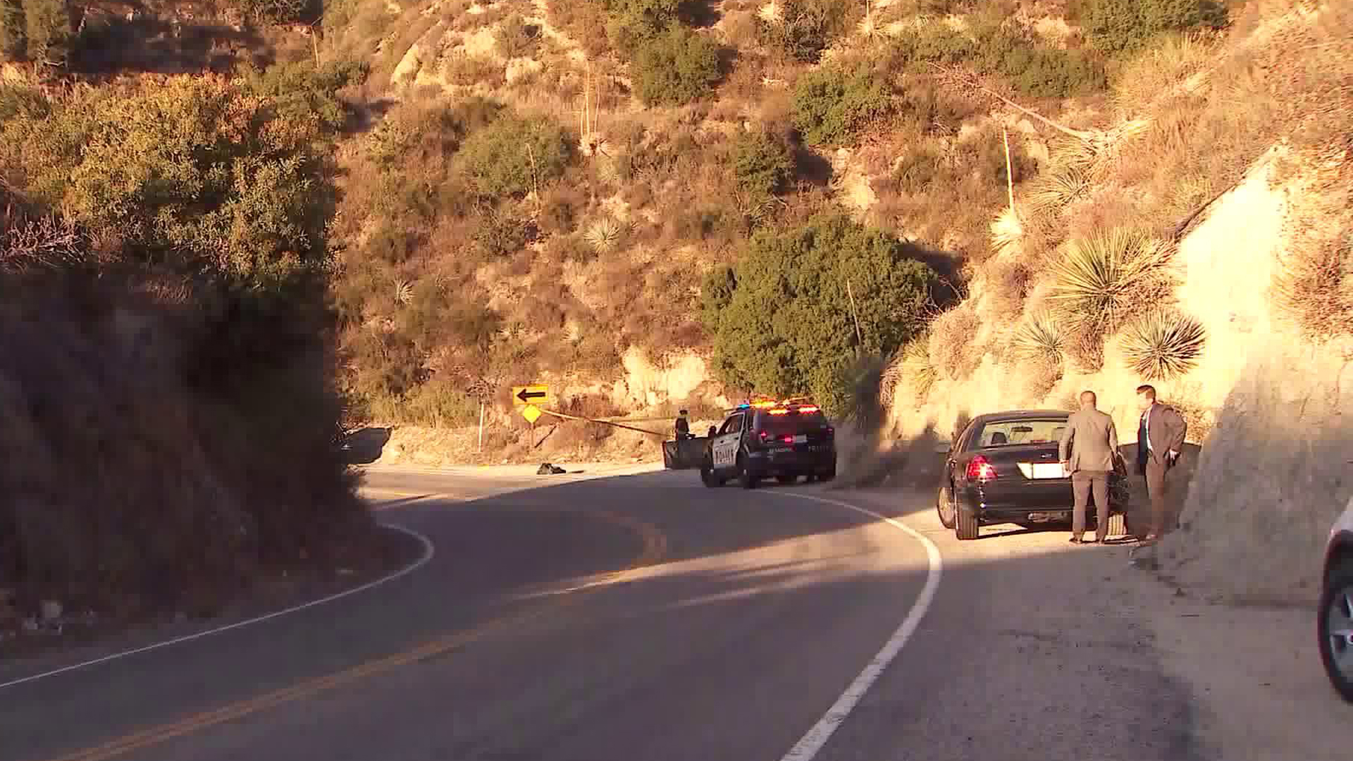 Pasadena police investigate a stretch of the Angeles Crest Highway where a body was found on Nov. 6, 2019. (Credit: KTLA)