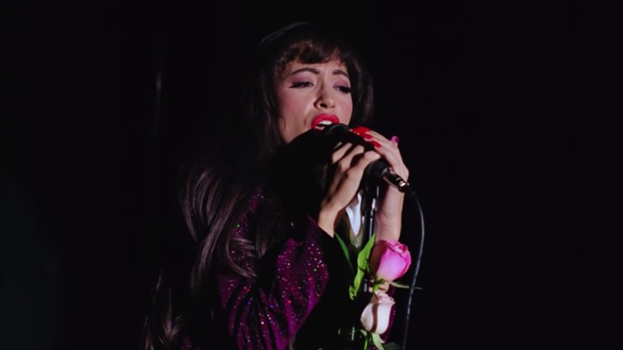 Christian Serratos as Selena Quintanilla. (Credit: Netflix)