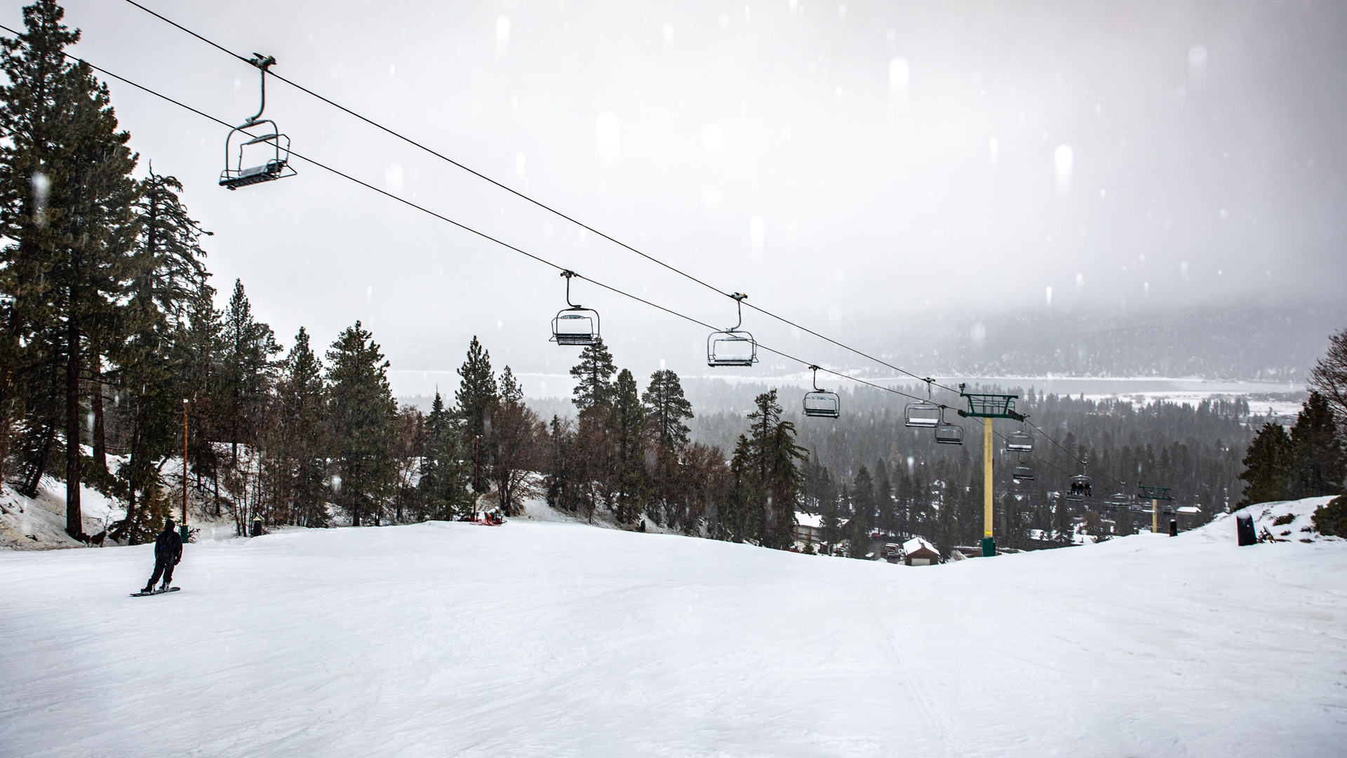 Snow falls on Big Bear on Dec. 4, 2019. (Credit: Big Bear Mountain Resort)