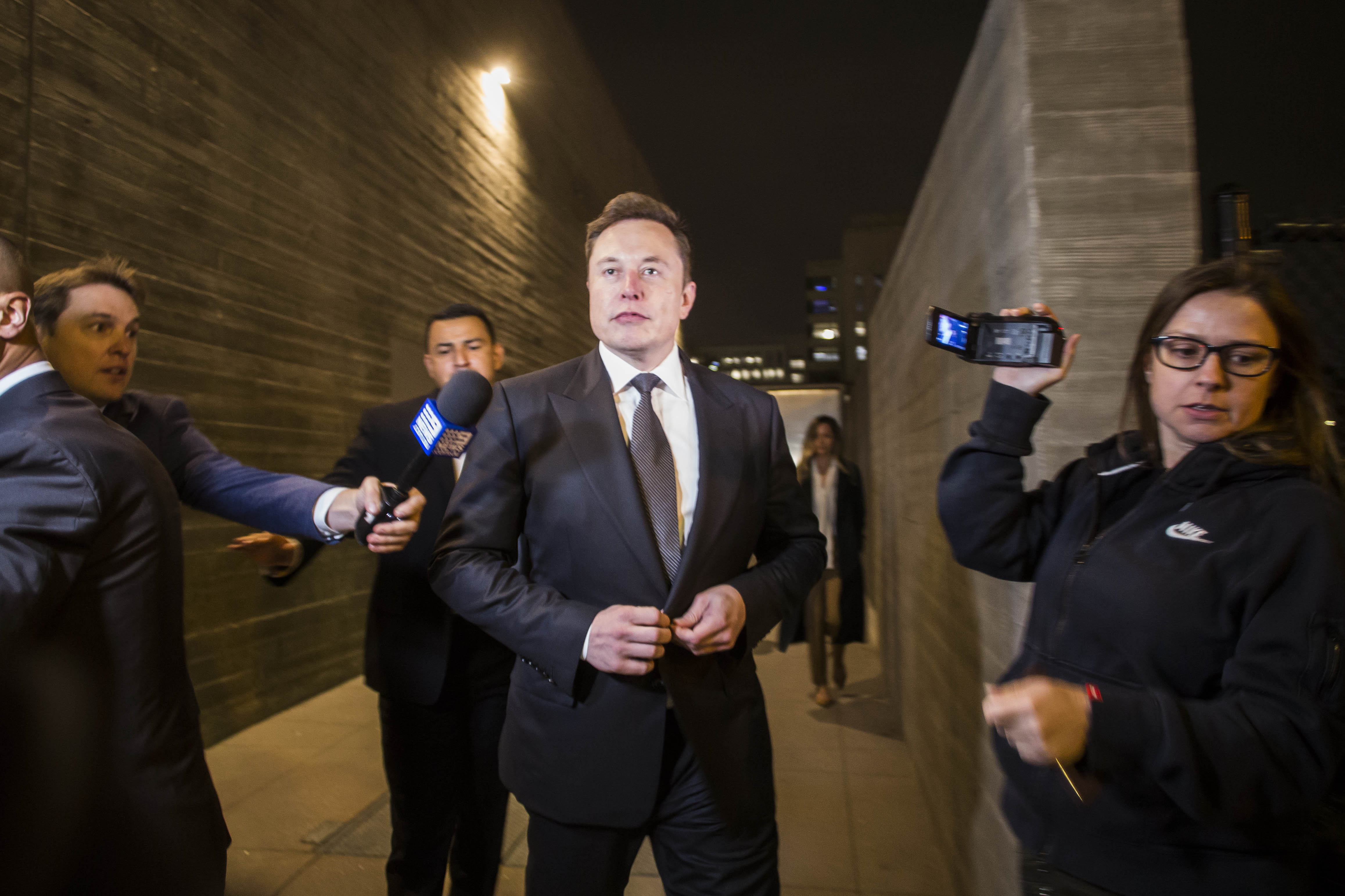 Elon Musk leaves a federal courthouse in Los Angeles through a back door on Dec. 3, 2019. (Credit: Apu Gomes / Getty Images)