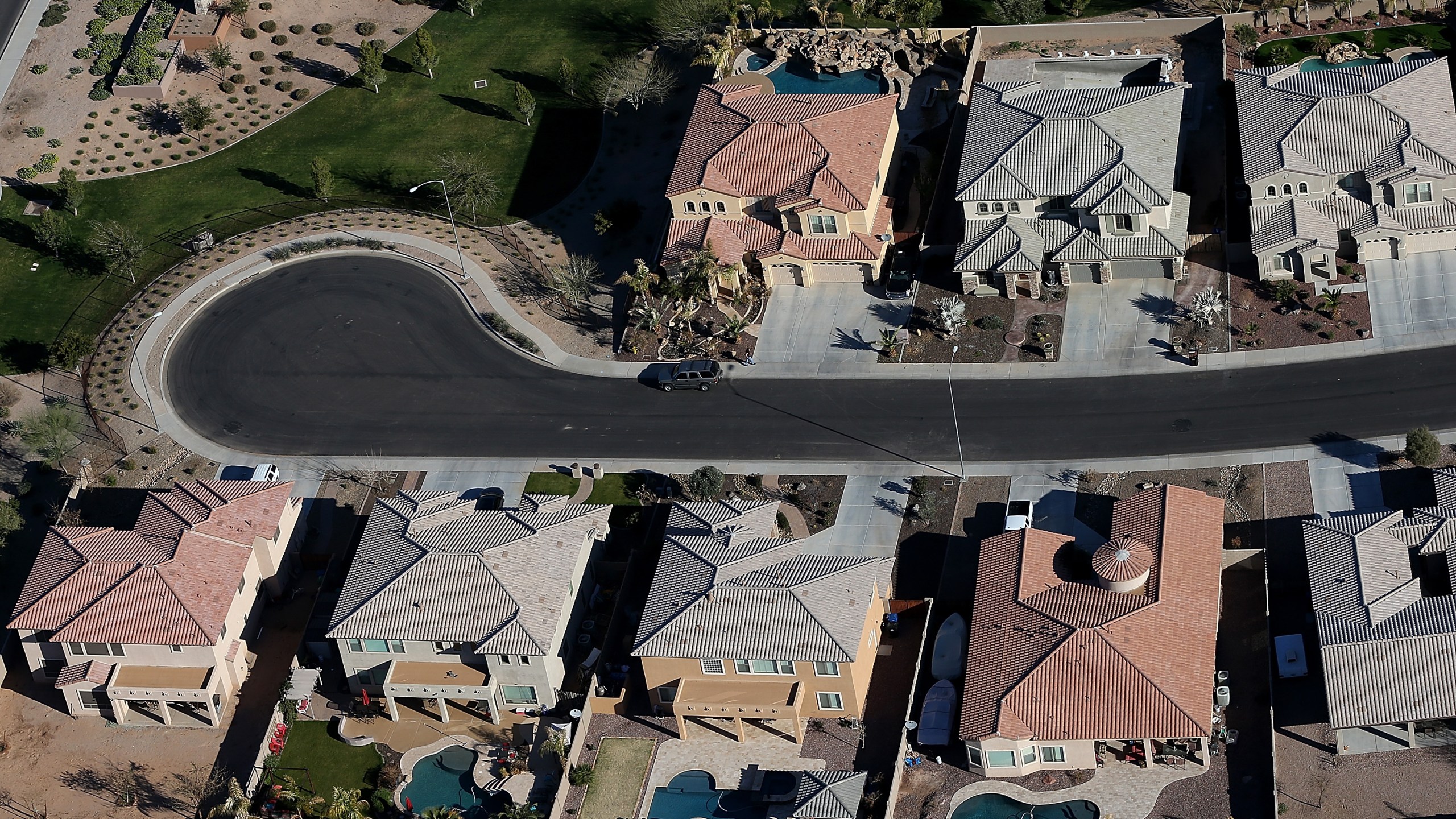 Rows of homes stand at a housing development near Phoenix, Arizona, on March 6, 2013. (Credit: Justin Sullivan/Getty Images)