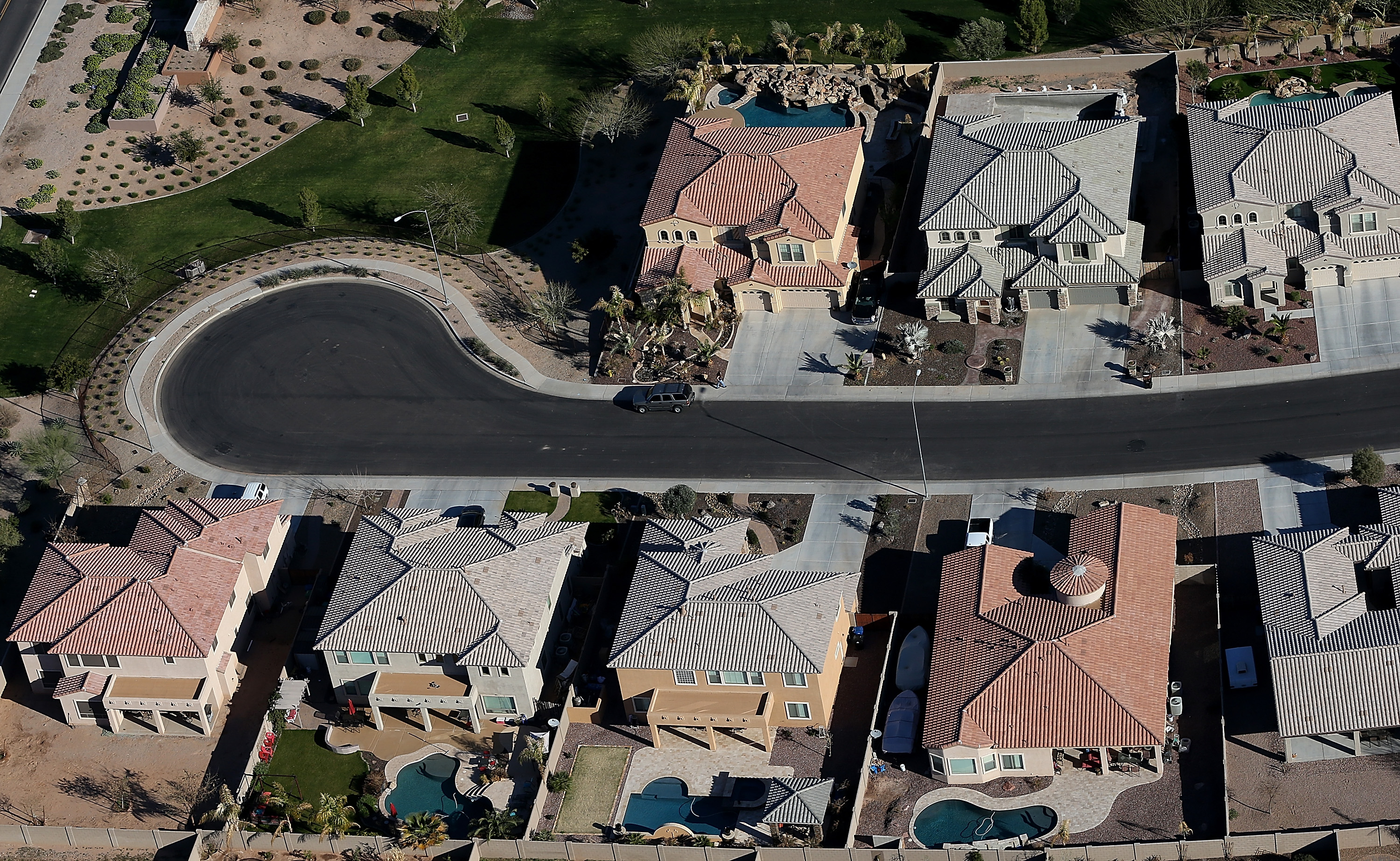 Rows of homes stand at a housing development near Phoenix, Arizona, on March 6, 2013. (Credit: Justin Sullivan/Getty Images)