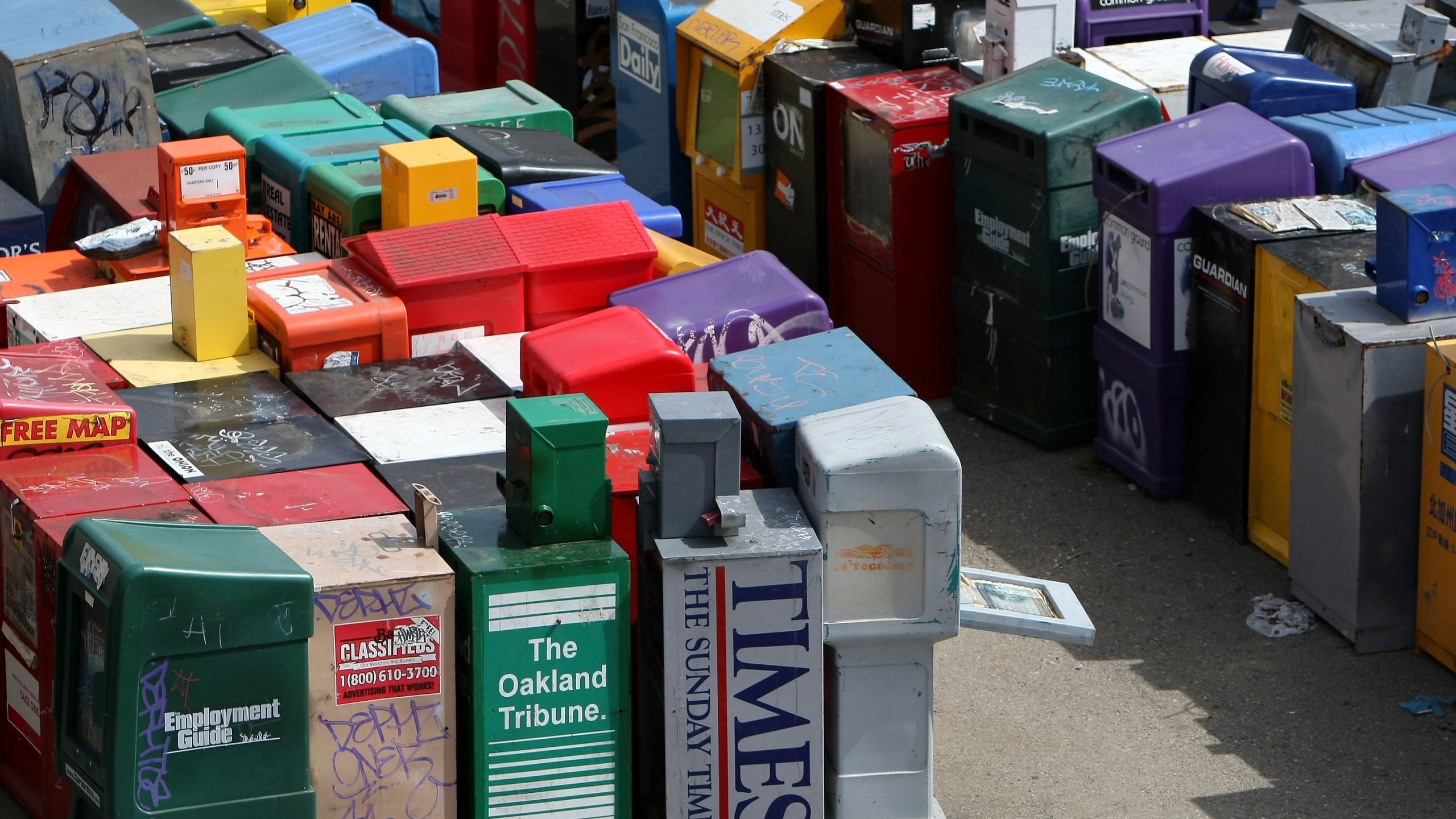 An assortment of newspaper and magazine vending racks sit in an empty lot March 18, 2009 in San Francisco. (Credit: Justin Sullivan/Getty Images)