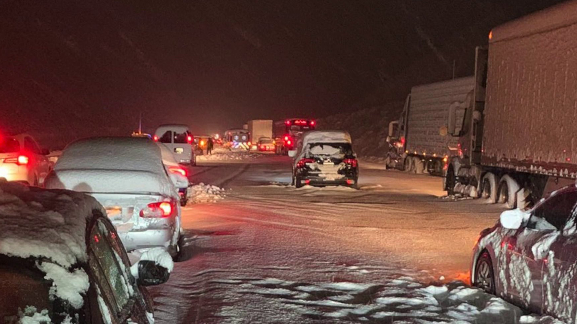 Multiple vehicles were stuck along the Grapevine on Dec. 26, 2019. (Credit: @louigiswla / Twitter)