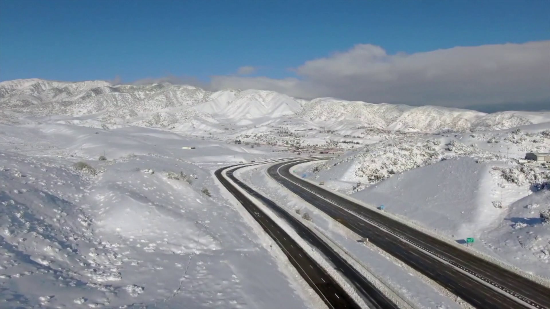 The 5 Freeway remained closed through the Grapevine early Dec. 27, 2019. (Credit: KTLA)