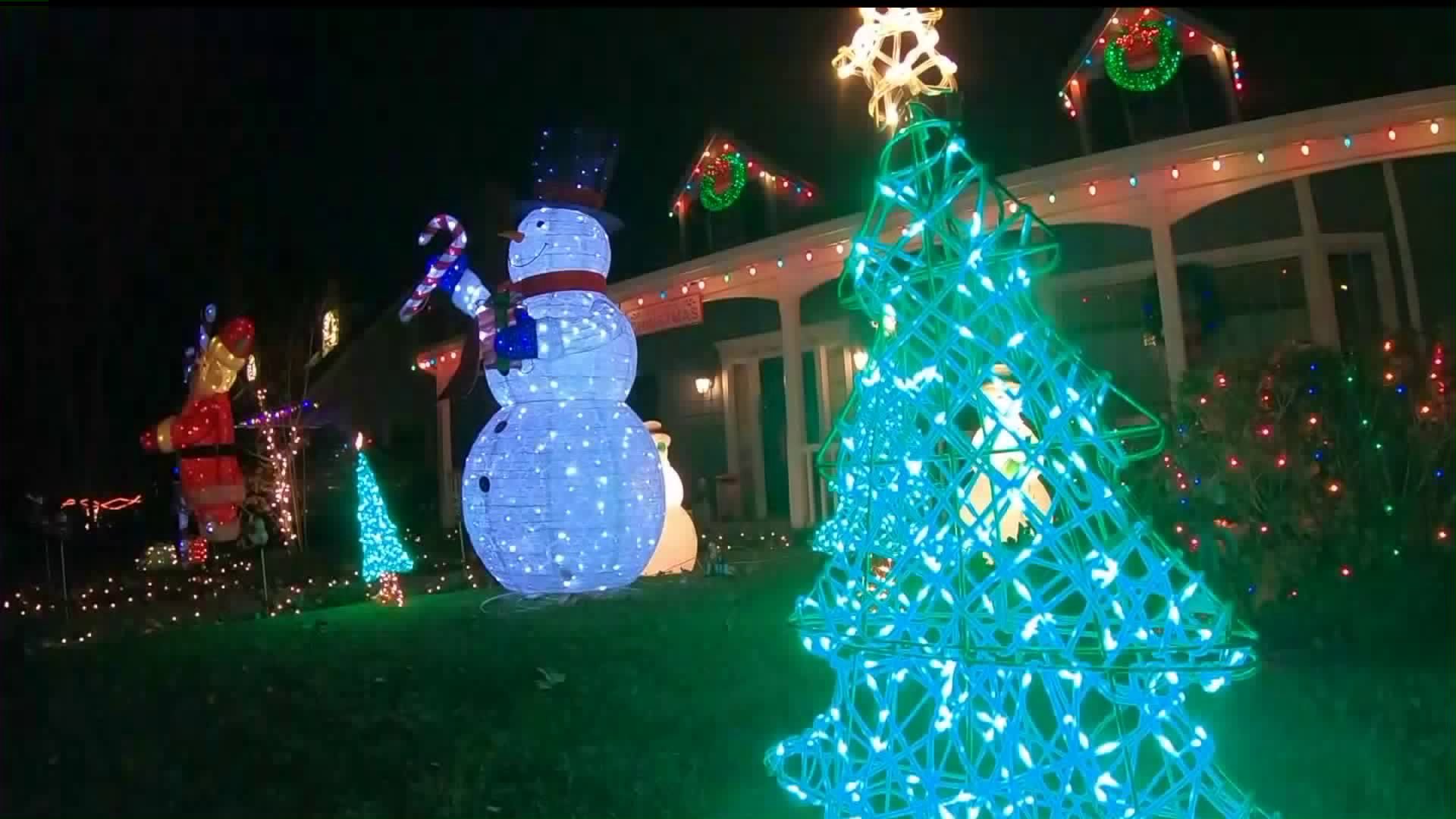 Woodland Hill's "Candy Cane Lane" was aglow with decorations on Dec. 20, 2019. (Credit: KTLA)