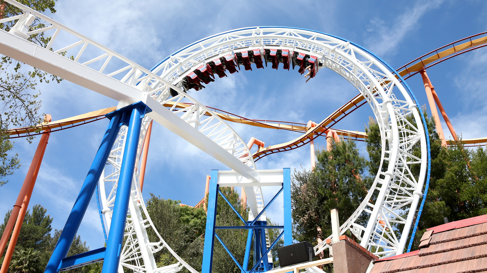 Guests ride the first virtual reality coaster powered by Samsung Gear VR at Six Flags Magic Mountain on March 25, 2016, in Valencia. (Credit: Jonathan Leibson/Getty Images for Samsung)