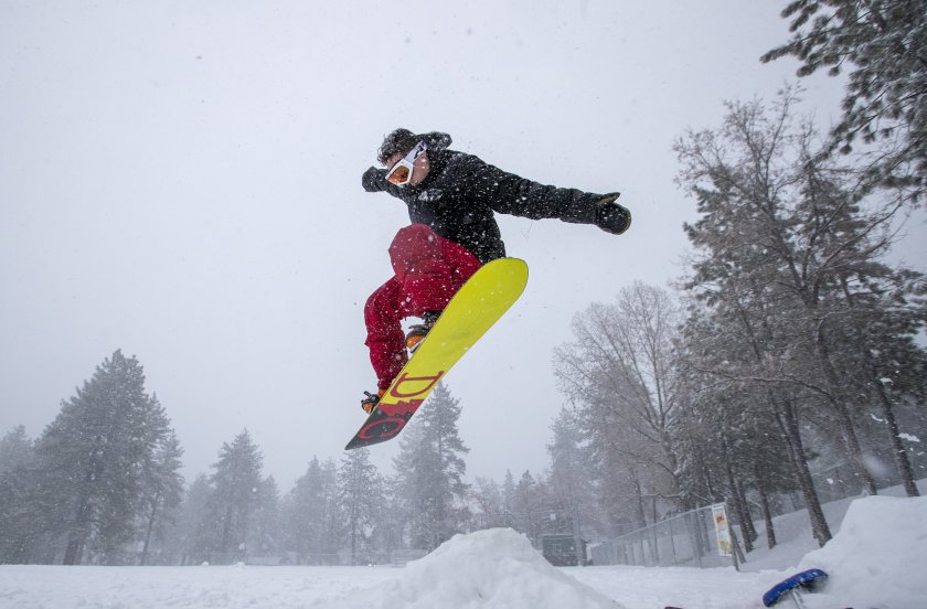 Snowboarder Malcolm Pope of Carlsbad catches air in Wrightwood on Nov. 27, 2019. (Credit: Allen J. Schaben / Los Angeles Times)