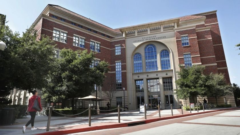 The student health clinic at the University of Southern California. Dr. Dennis Kelly, a former men’s health doctor at the clinic, has surrendered his medical license. (Credit: Mel Melcon/Los Angeles Times)