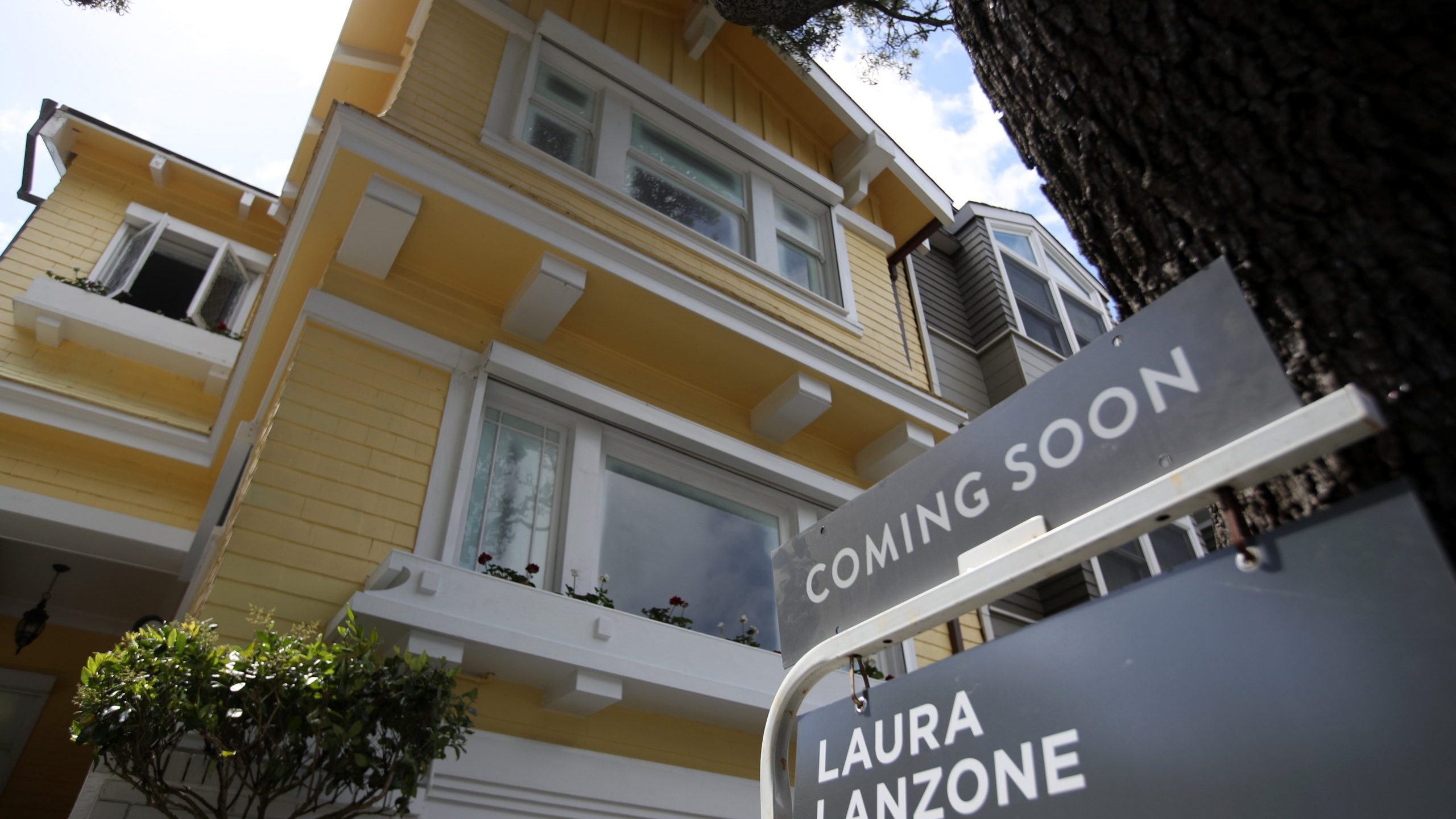 A sign is posted in front of a home that is going to be listed for sale in San Francisco on April 16, 2019. (Credit: Justin Sullivan / Getty Images)