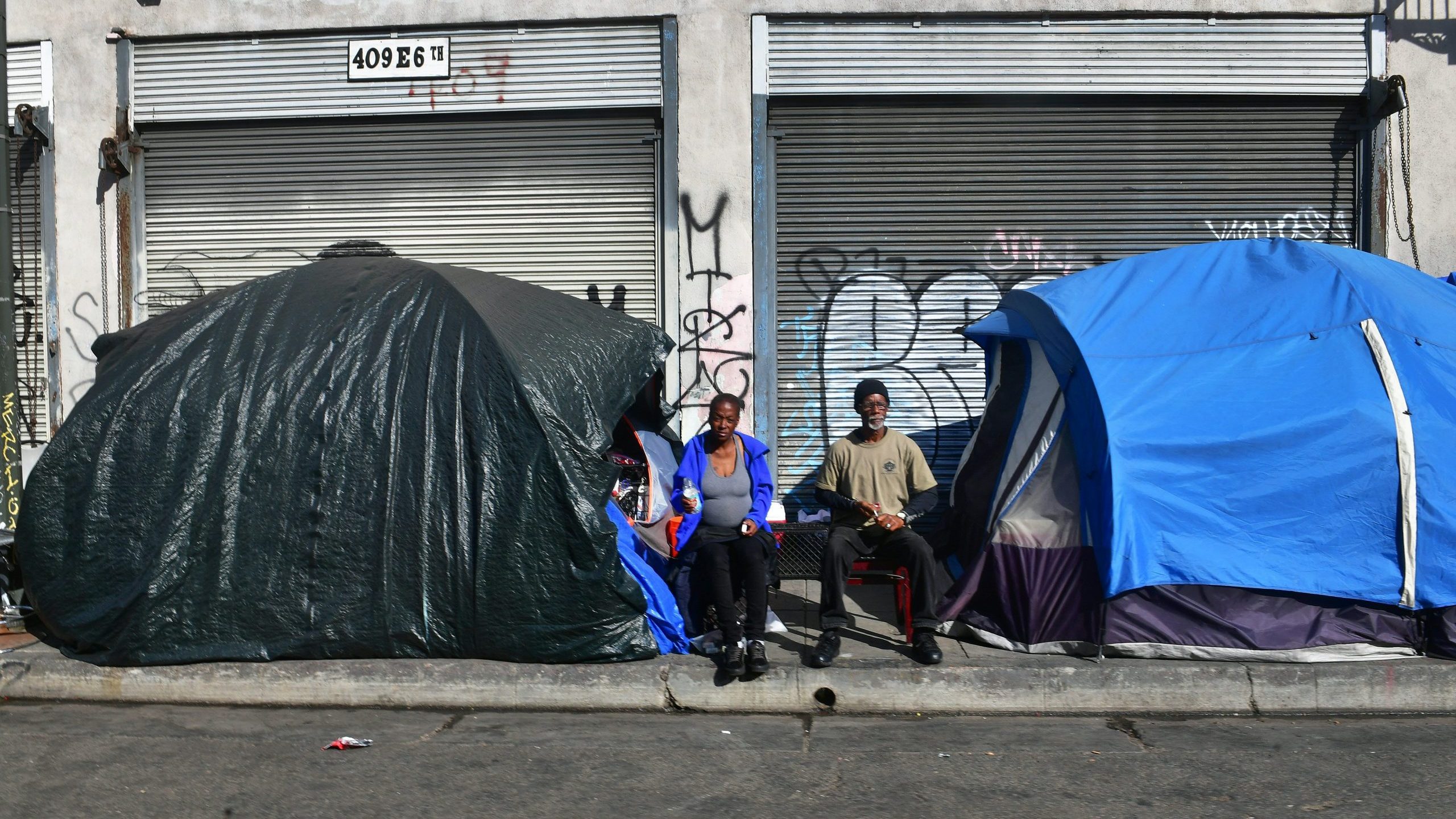 Tents for the homeless line a sidewalk in Los Angeles on Dec. 17, 2019. (Credit: Frederic J. Brown/AFP via Getty Images)