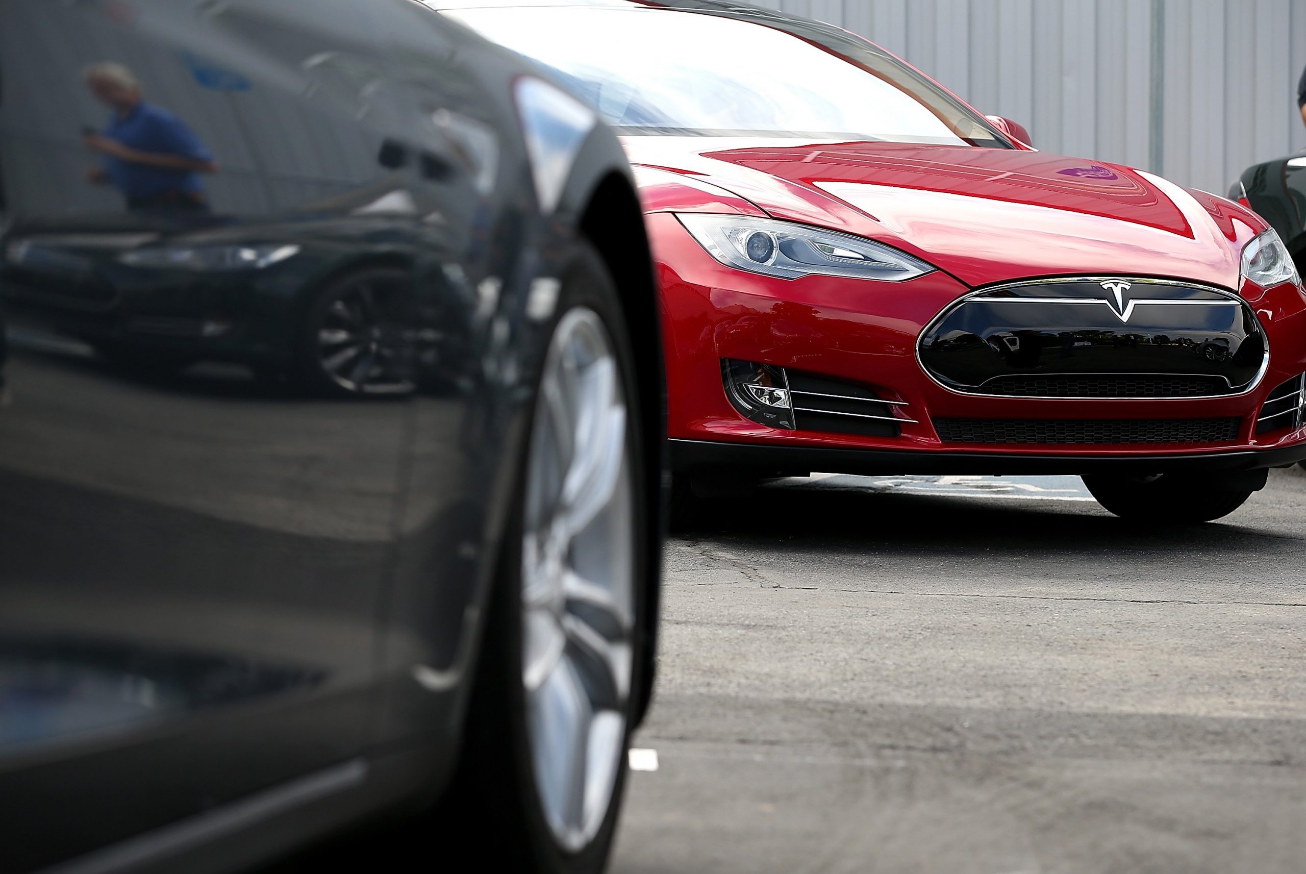 Tesla Model S sedans are seen parked in front of the Tesla Factory on Aug. 16, 2013 in Fremont. (Credit: Justin Sullivan/Getty Images)