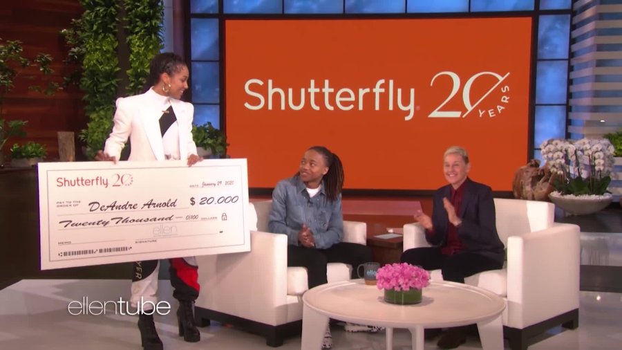 Ellen DeGeneres and Alicia Keys present DeAndre Arnold with a check for $20,000 on "The Ellen Show." (Credit: The Ellen Show via CNN)