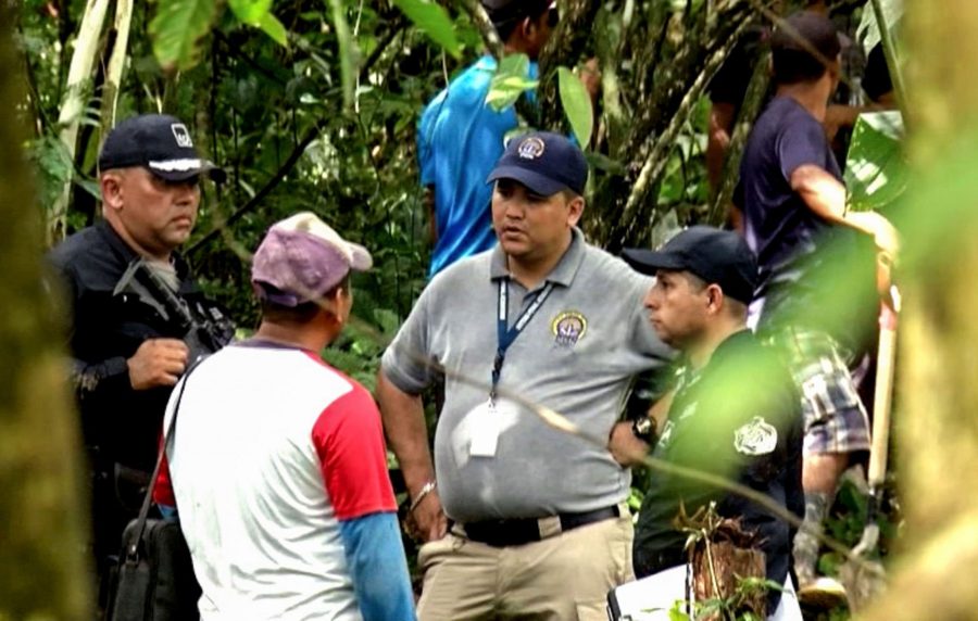 Panamanian police near the site where the mass grave was found. (Credit: HO/TVN Noticias/AFP via Getty Images)