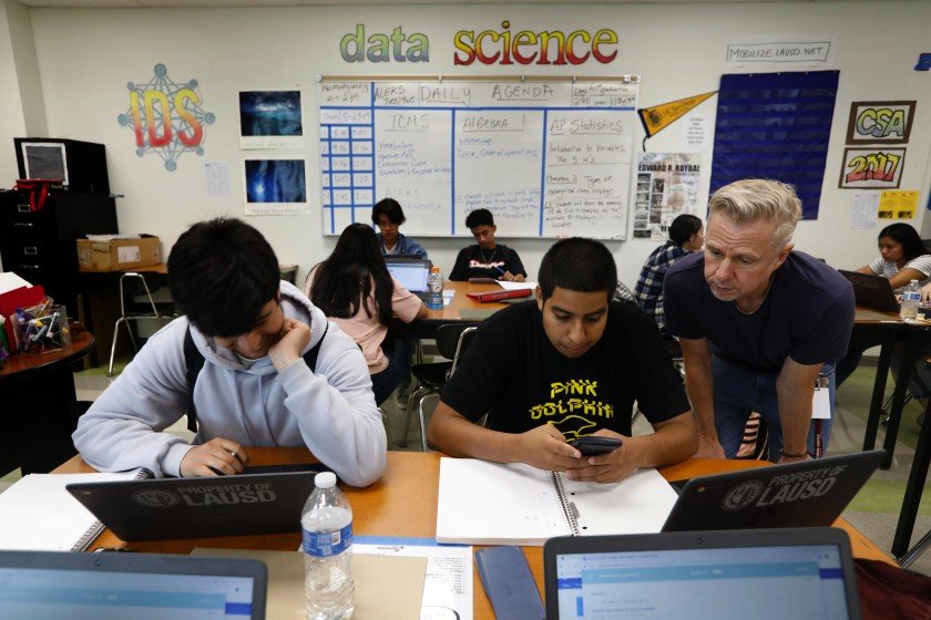 L.A. Unified students are seen in a math class at Roybal Learning Center in Echo Park this undated photo. (Carolyn Cole / Los Angeles Times)