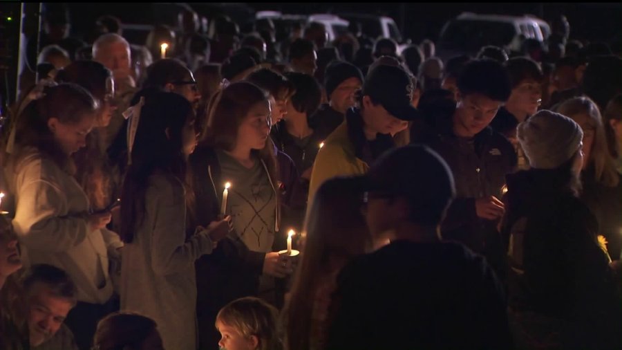 Hundreds attend a vigil on Jan. 24, 2020, for three teens who died in a Temescal Valley crash five days earlier. (Credit: KTLA)