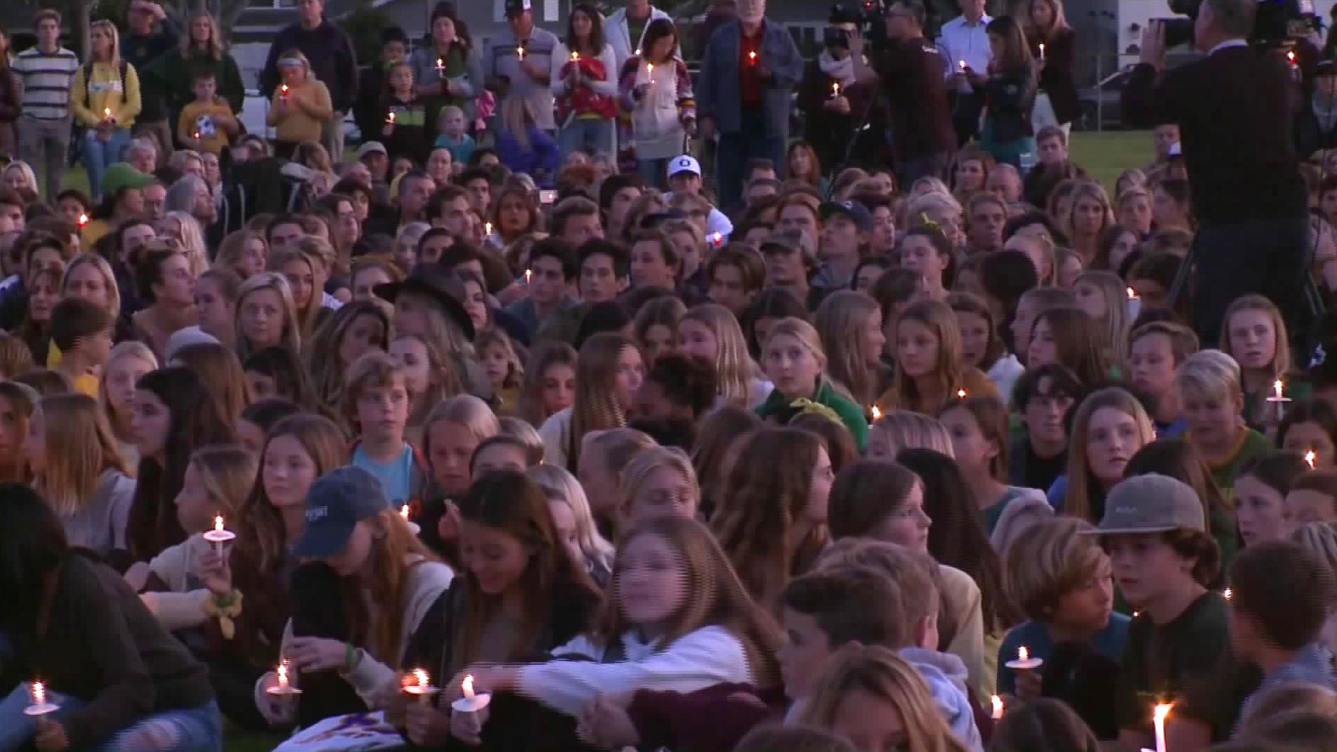 Friends packed Mariners Park in Newport Beach to hold a vigil in honor of helicopter crash victim Alyssa Altobelli on Jan. 30, 2020. (Credit: KTLA)